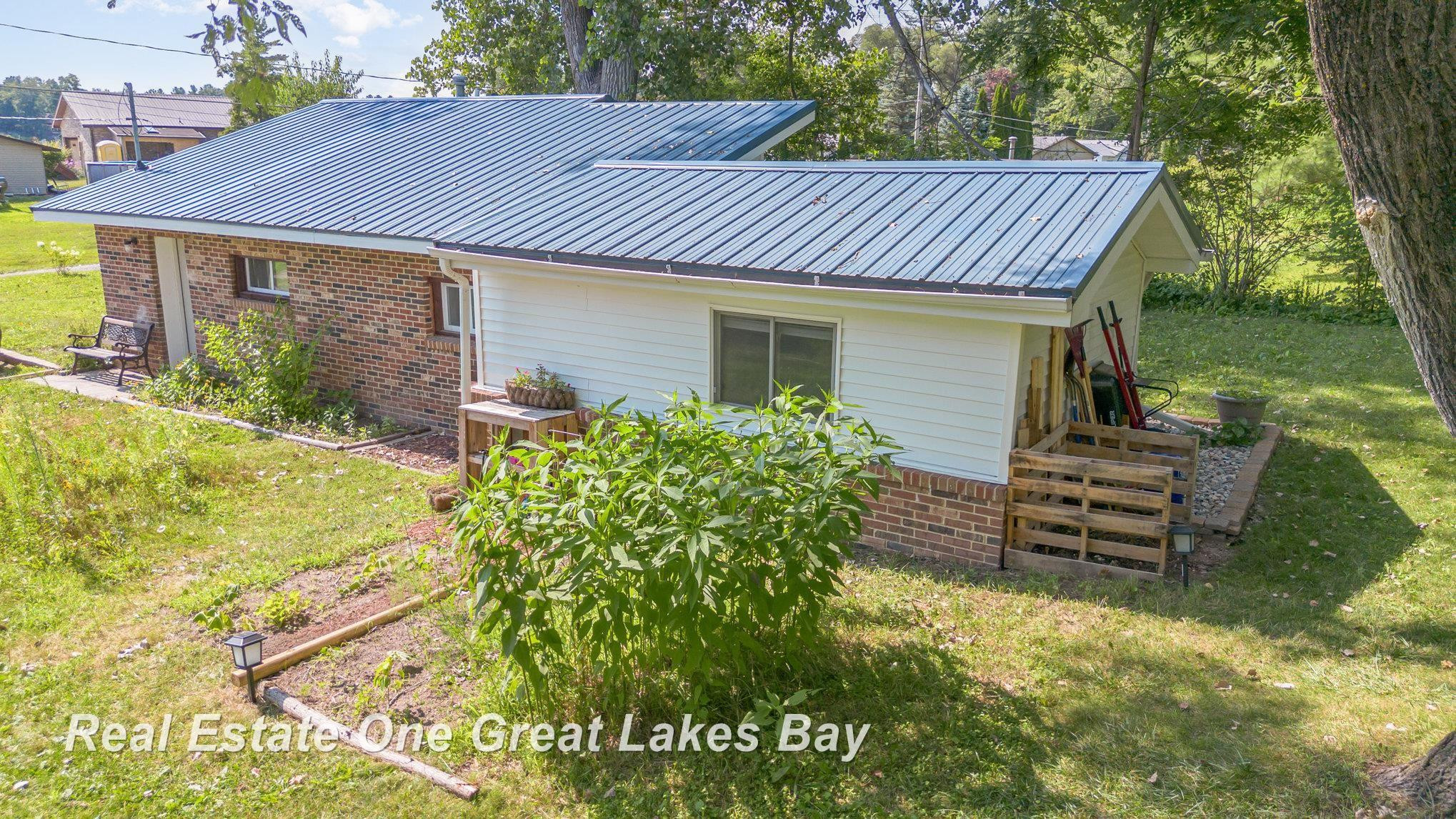 444 W Crawford Drive, Sanford, MI 48657 — front exterior