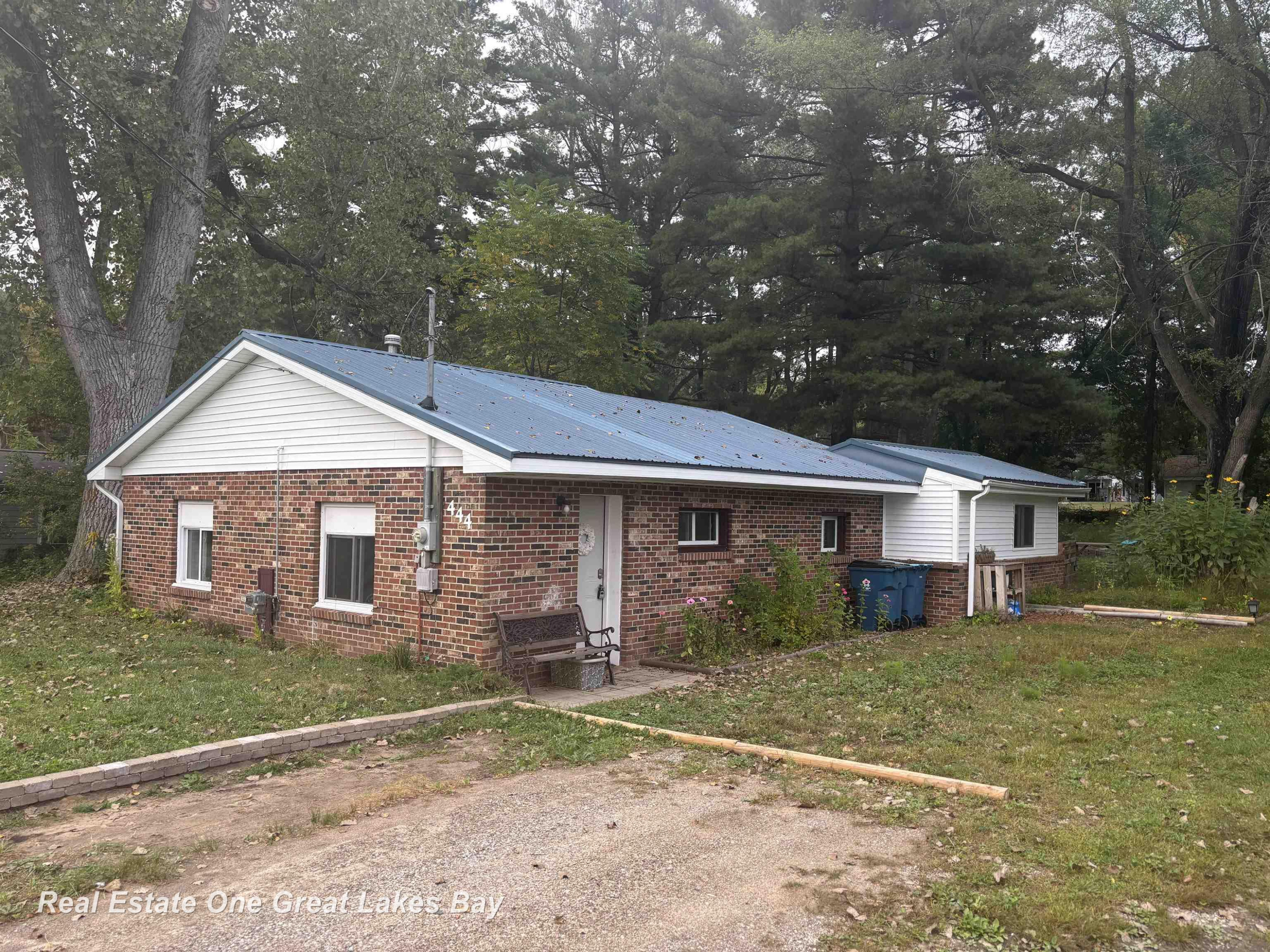 444 W Crawford Drive, Sanford, MI 48657 — Photo 2