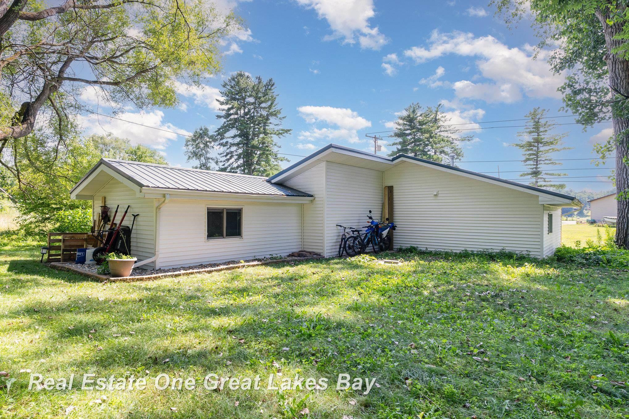444 W Crawford Drive, Sanford, MI 48657 — Photo 7