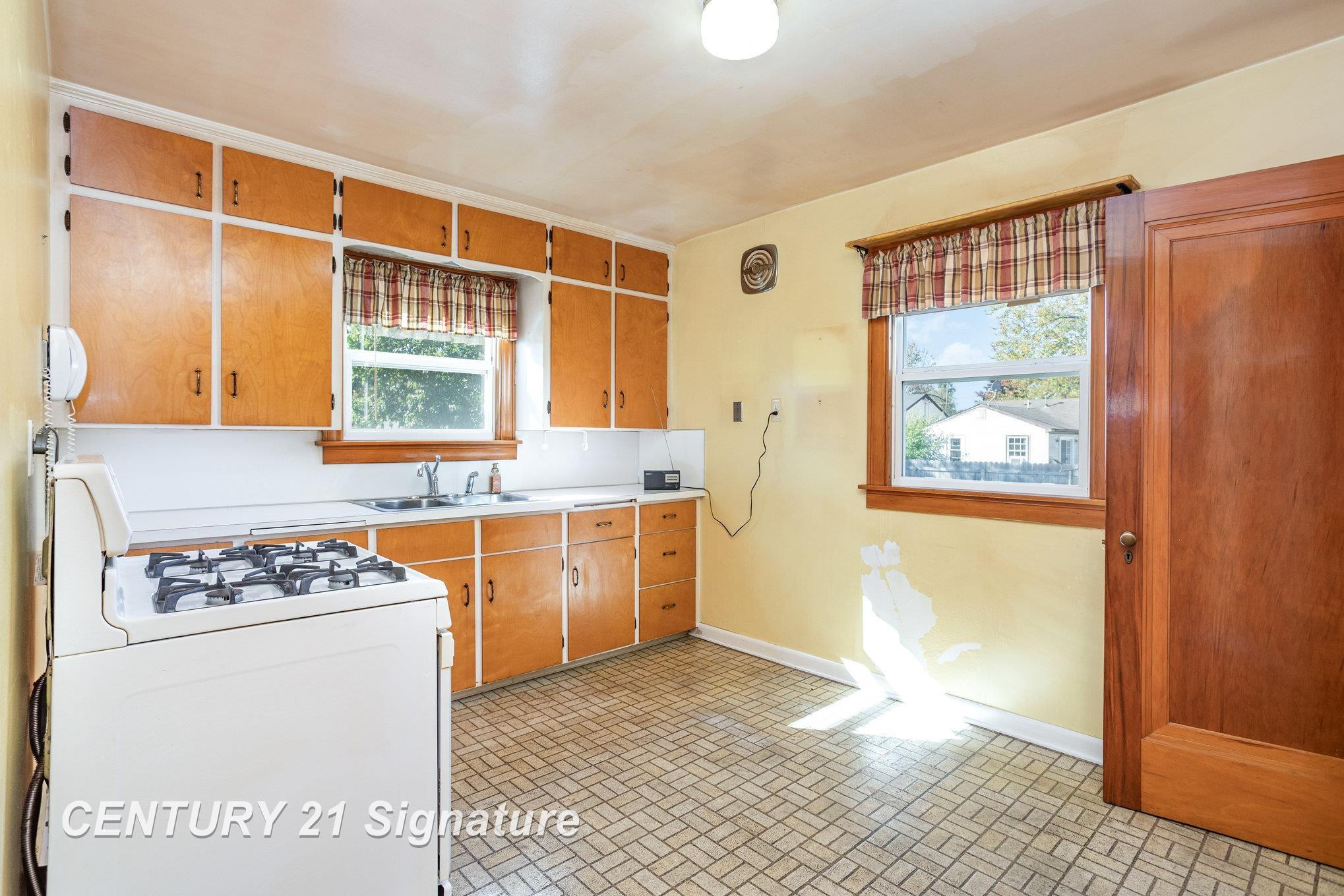 3035 Schaeffer Street, Saginaw, MI 48604 — Photo 6