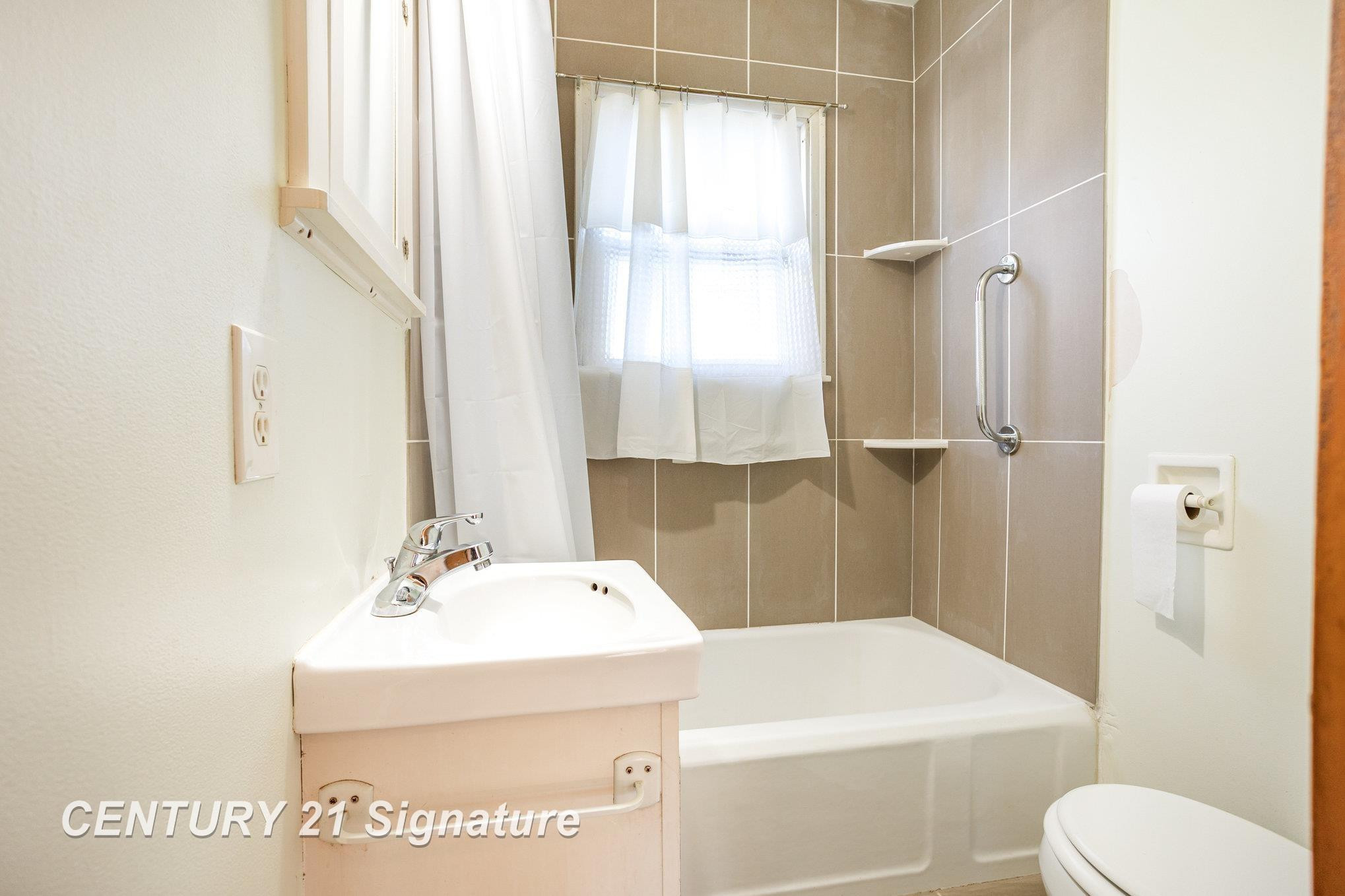 3035 Schaeffer Street, Saginaw, MI 48604 — Photo 8