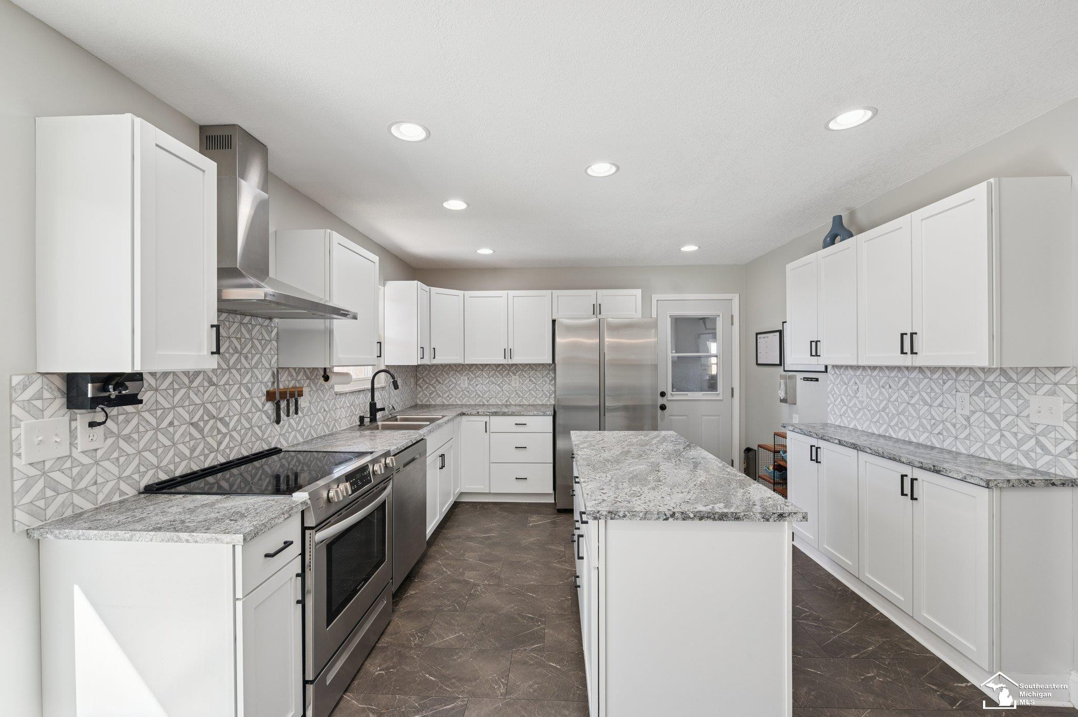 7555 Sylvania Petersburg Road, MI 49267 — Photo 15