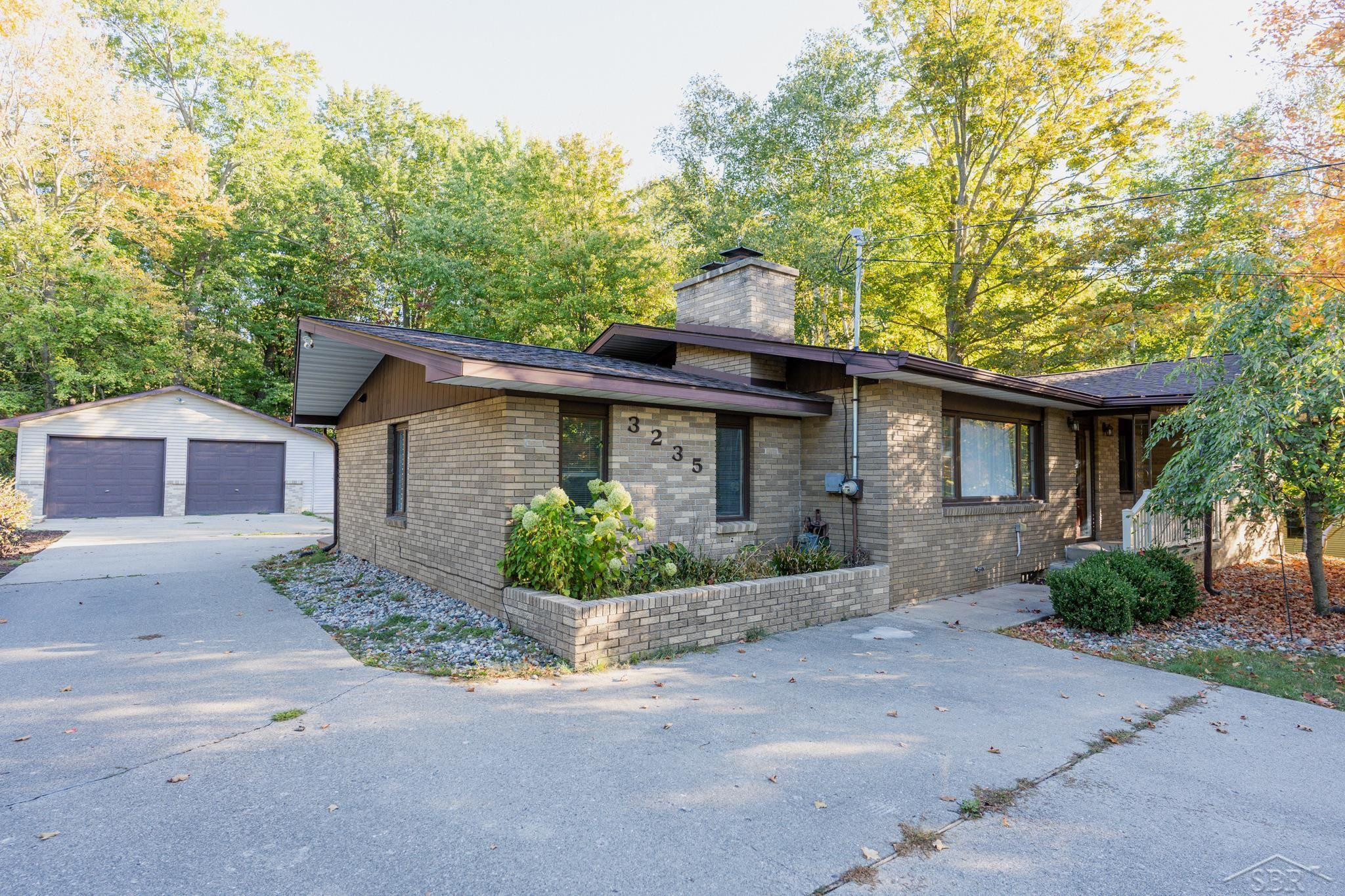 3235 Oakland Drive, Clare, MI 48617 — Photo 2