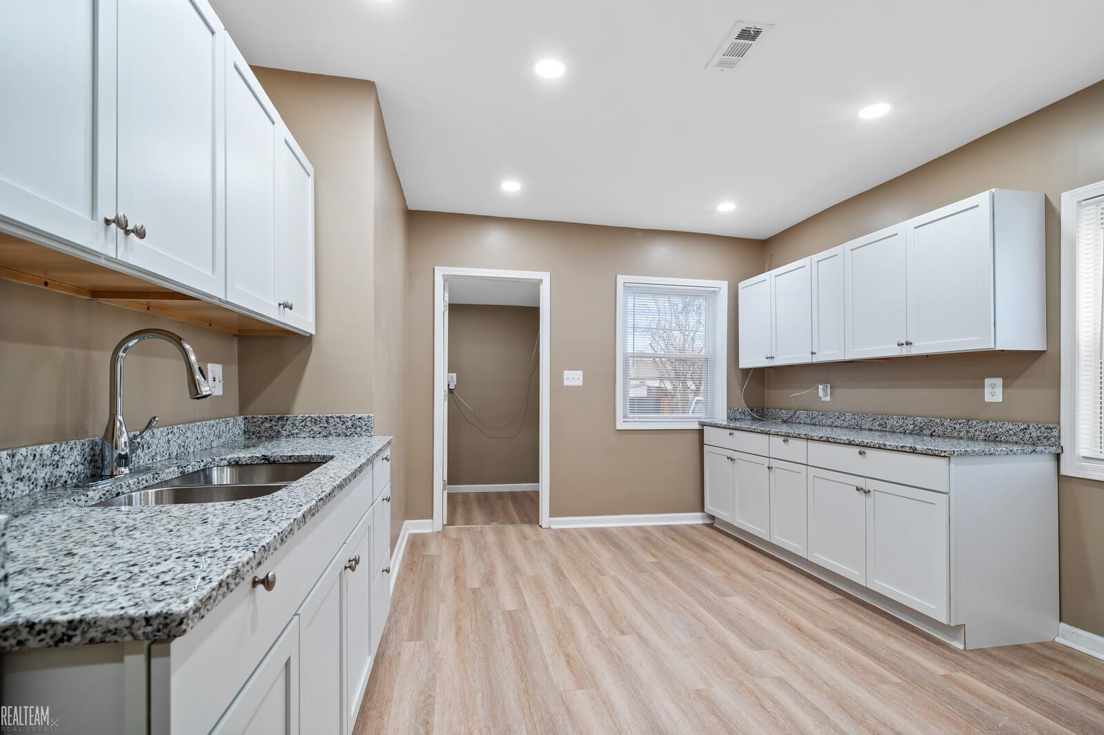 15825 Eastburn Street, Detroit, MI 48205 — Photo 12
