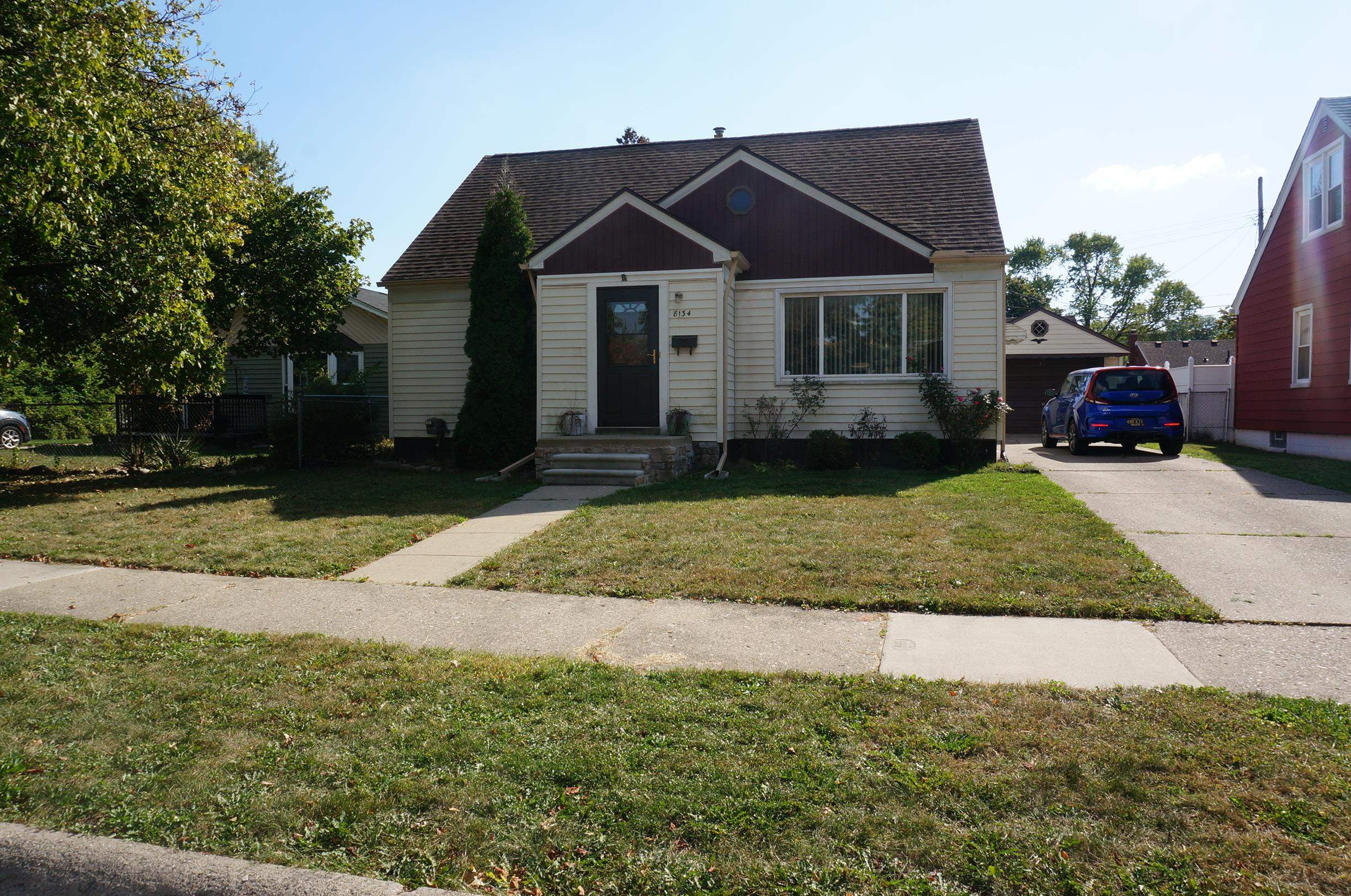 8134 Lillian, Center Line, MI 48015 — front exterior