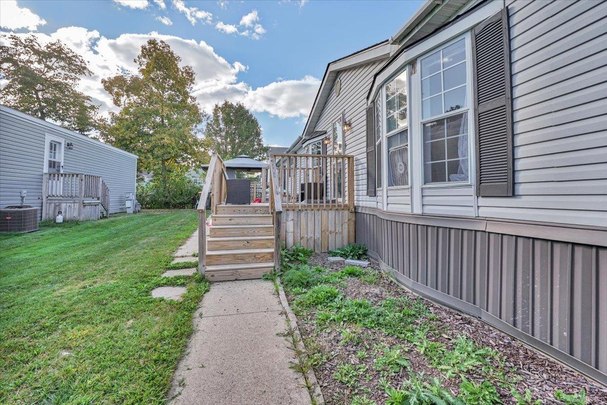 57561 Meadow Drive, New Haven, MI 48048 — Photo 3