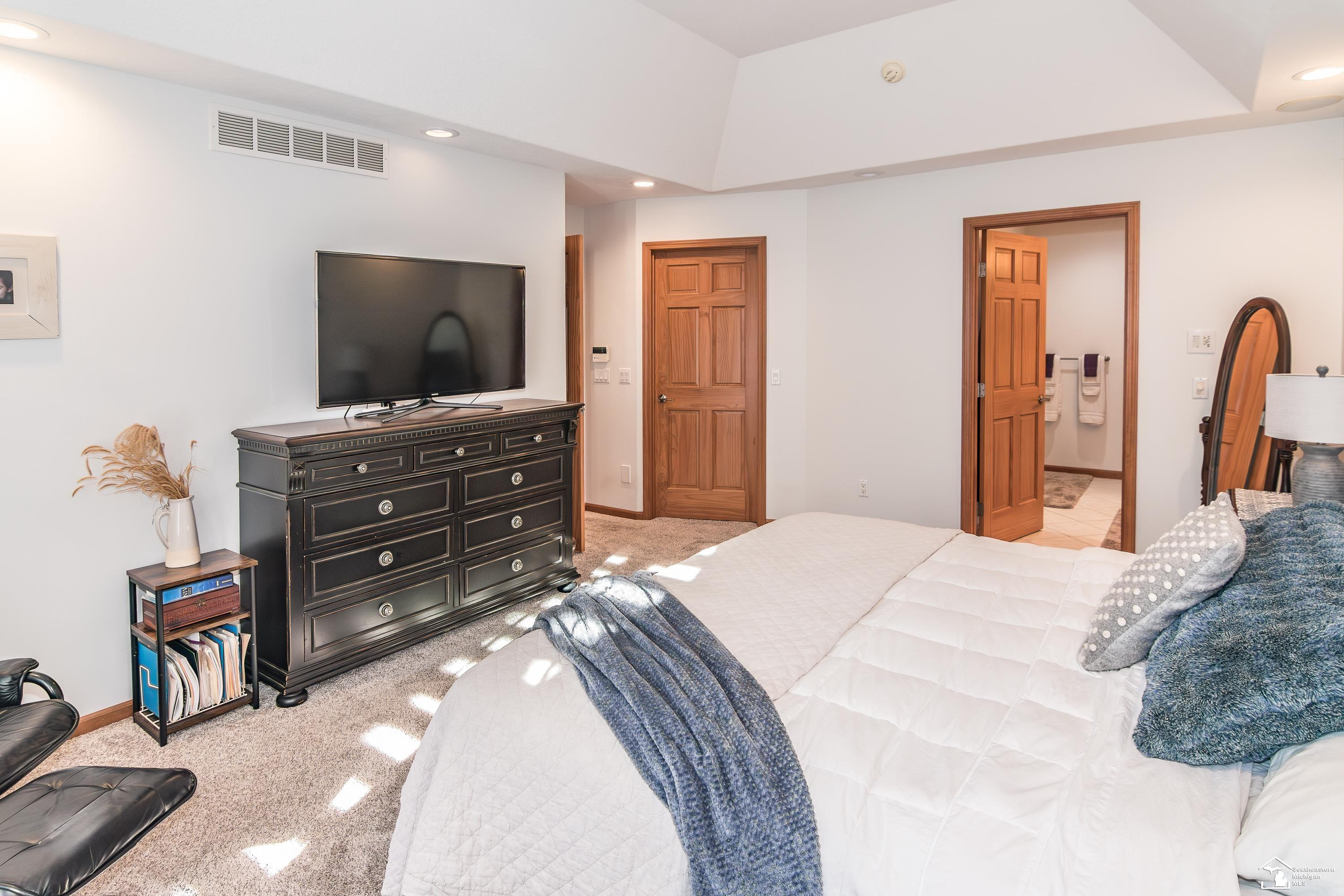 3216 Ravine Hollow Court, Lambertville, MI 48144 — Photo 34