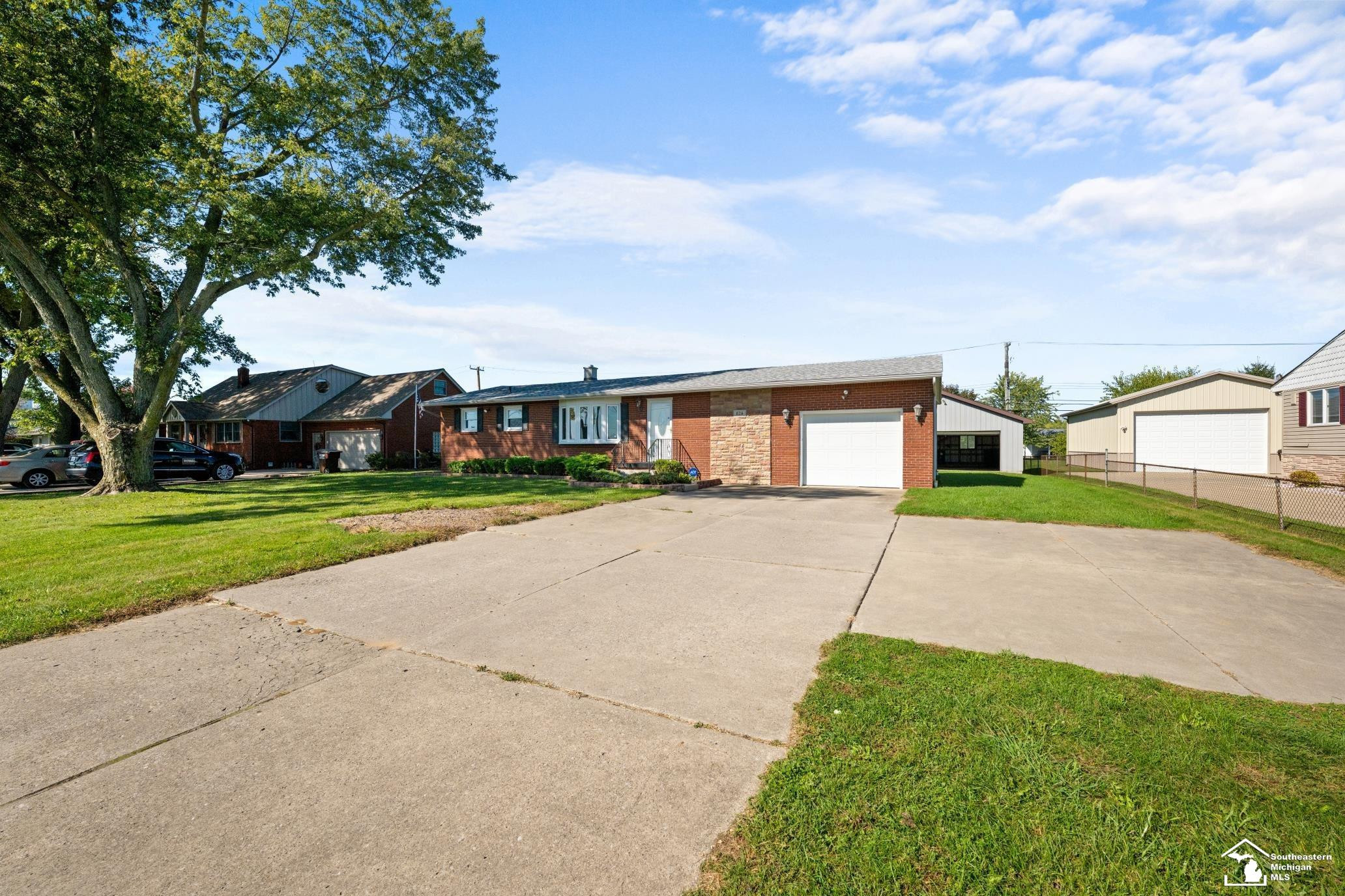 826 S Raisinville Road, Monroe, MI 48161 — Photo 2