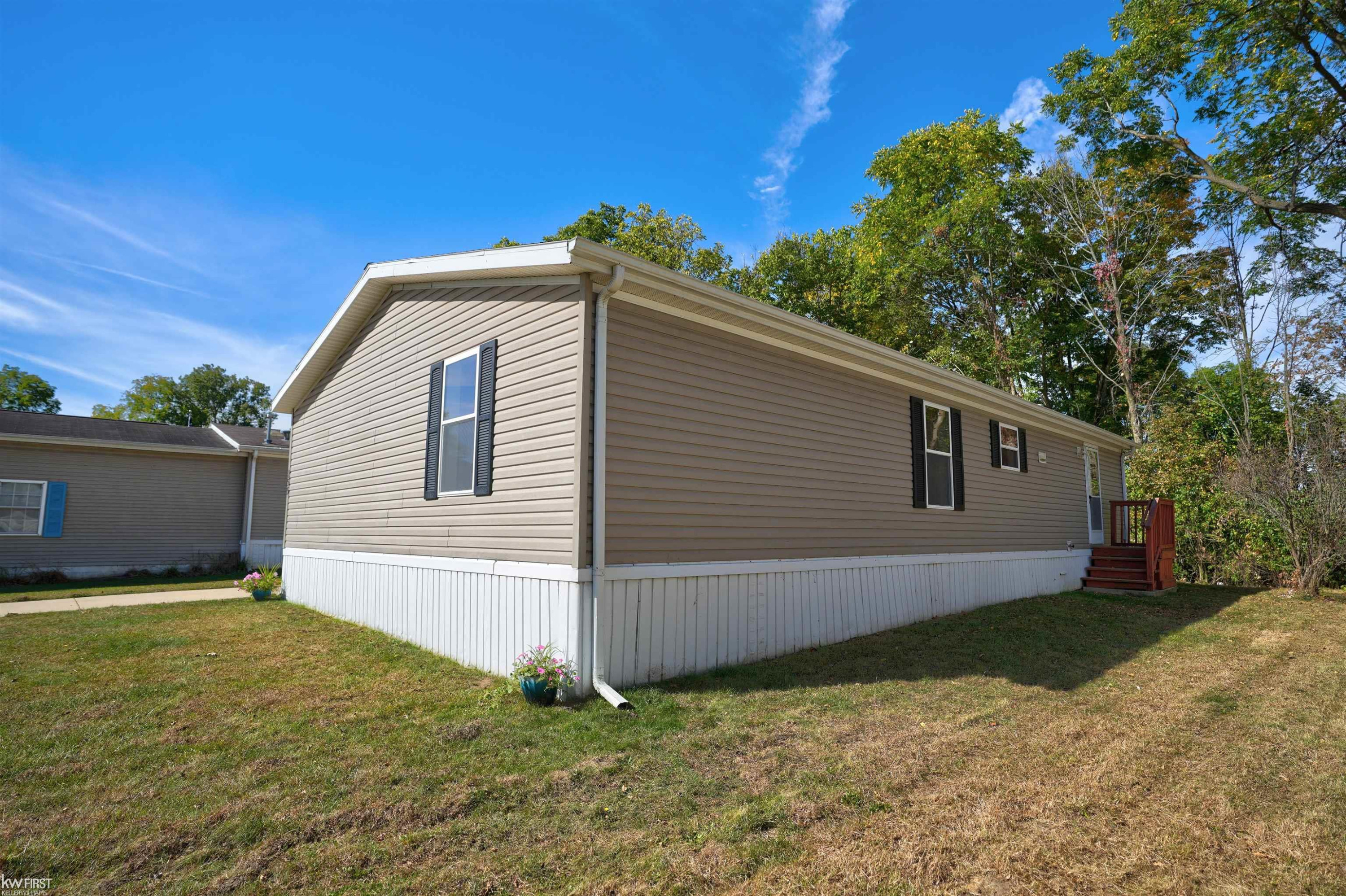 255 Grissom Court, Flushing, MI 48433 — Photo 4
