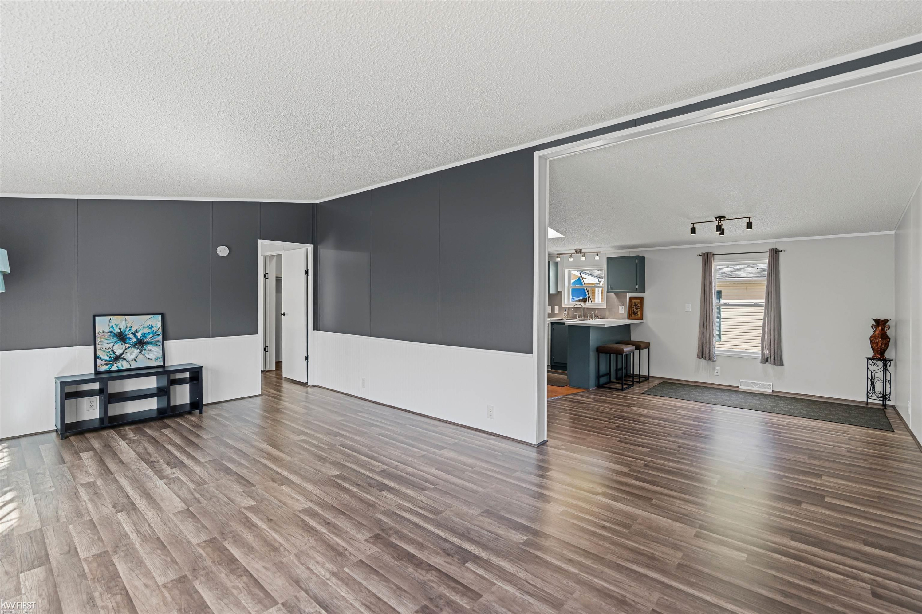 255 Grissom Court, Flushing, MI 48433 — Photo 5