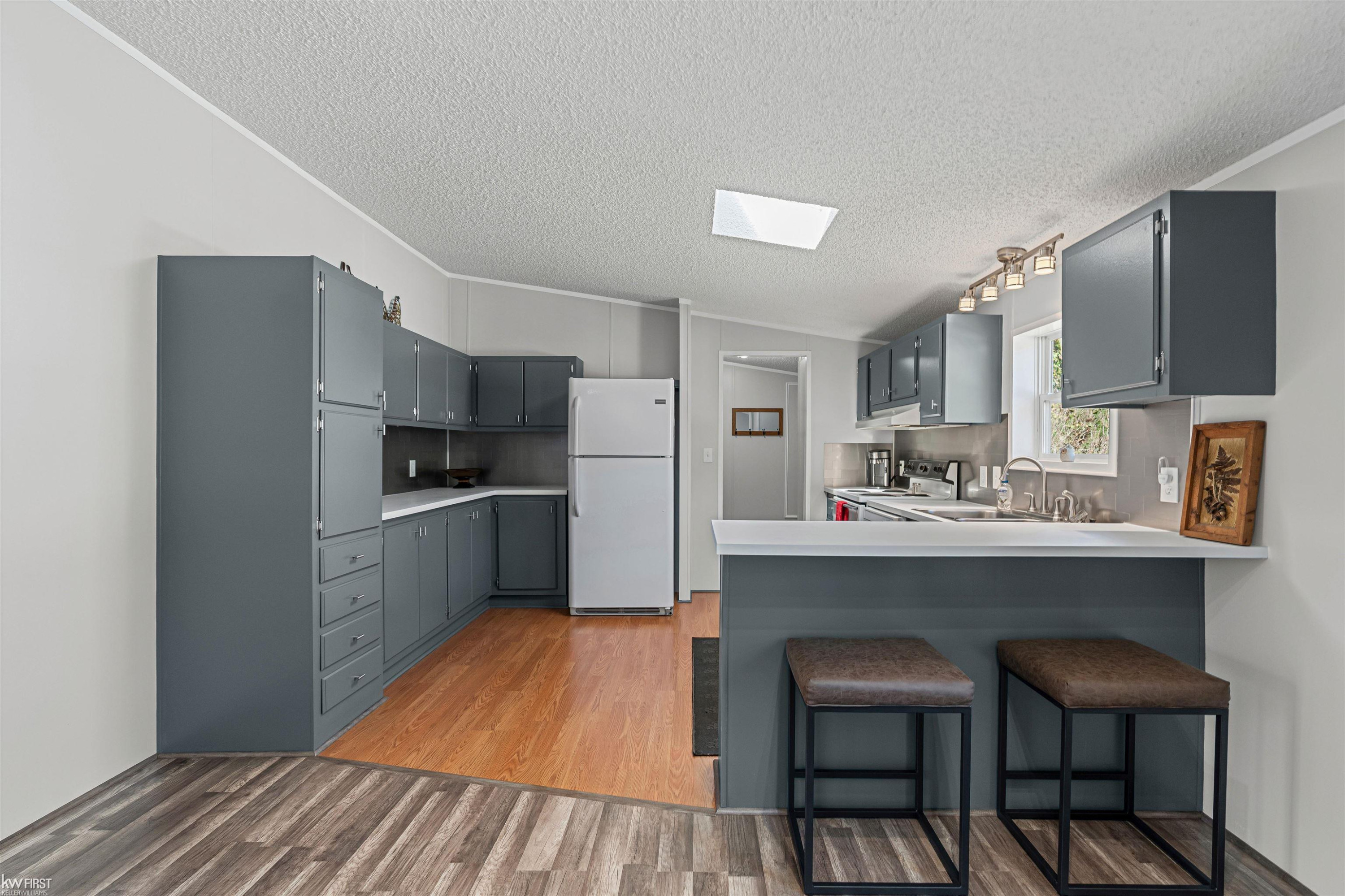 255 Grissom Court, Flushing, MI 48433 — Photo 8