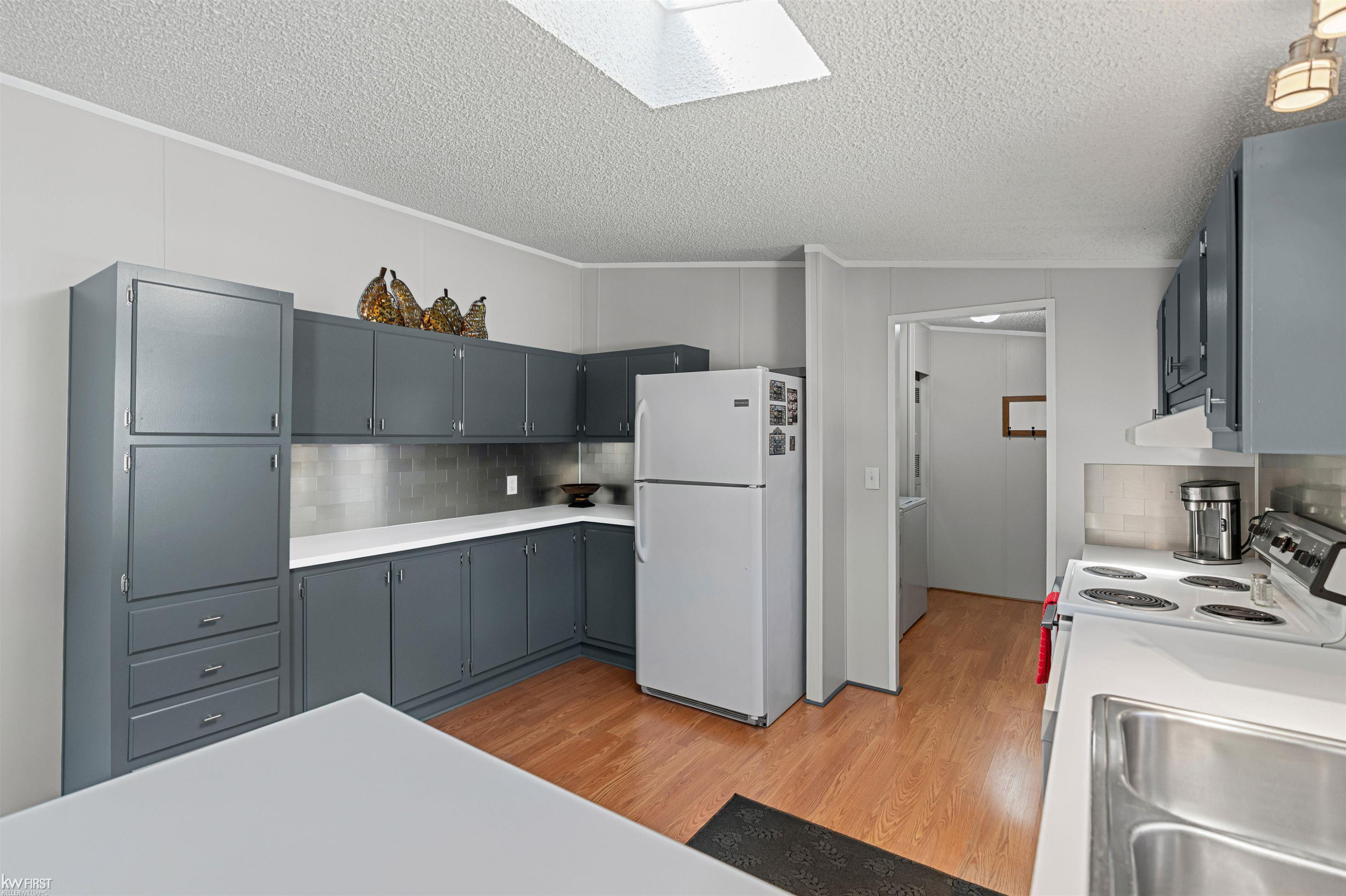 255 Grissom Court, Flushing, MI 48433 — Photo 9