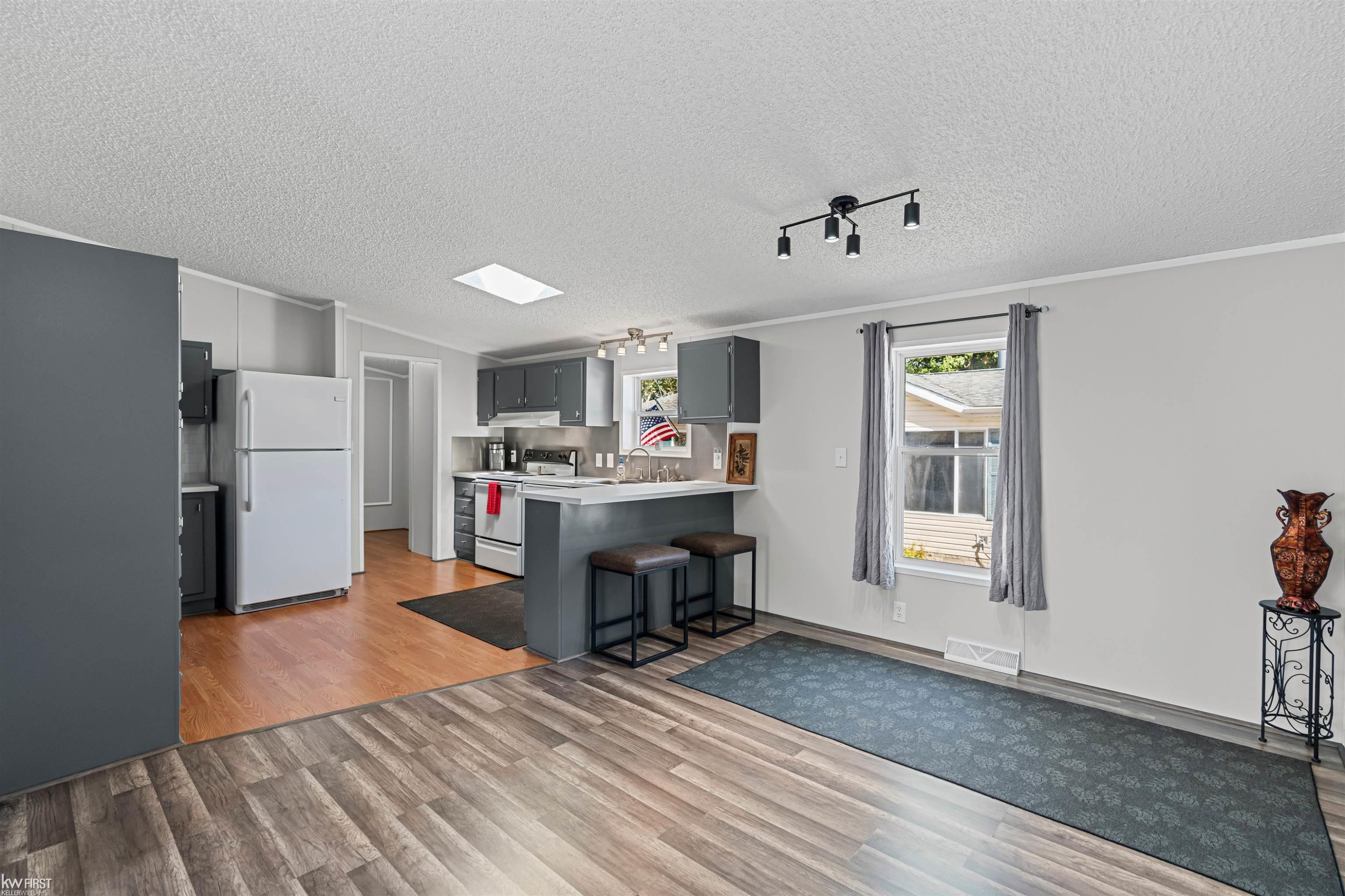 255 Grissom Court, Flushing, MI 48433 — Photo 10