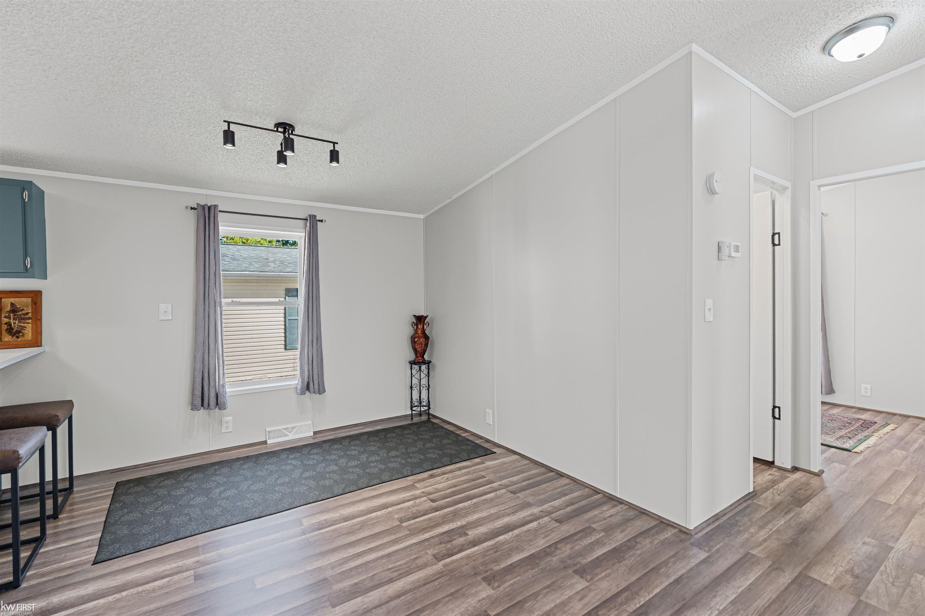 255 Grissom Court, Flushing, MI 48433 — Photo 13