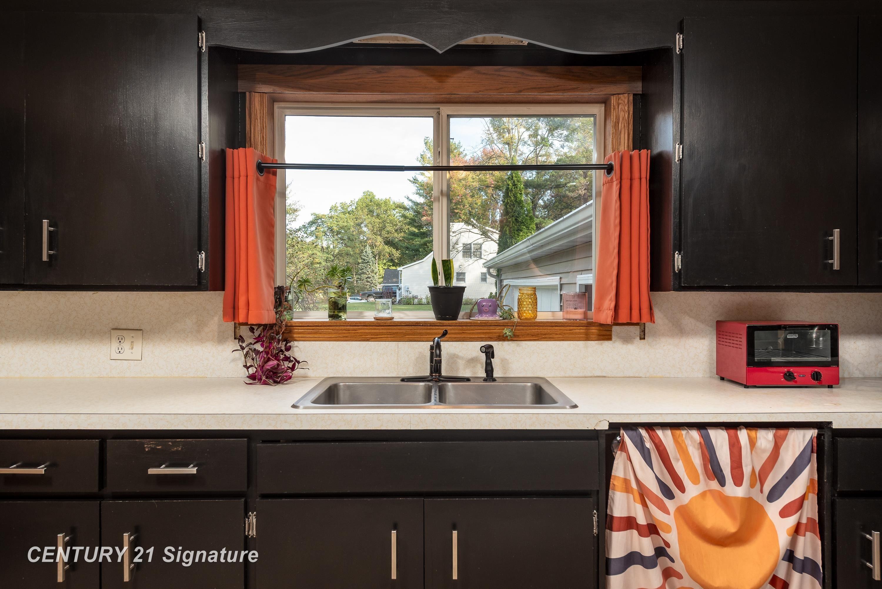 671 S Woodcock Road, Midland, MI 48640 — Photo 16