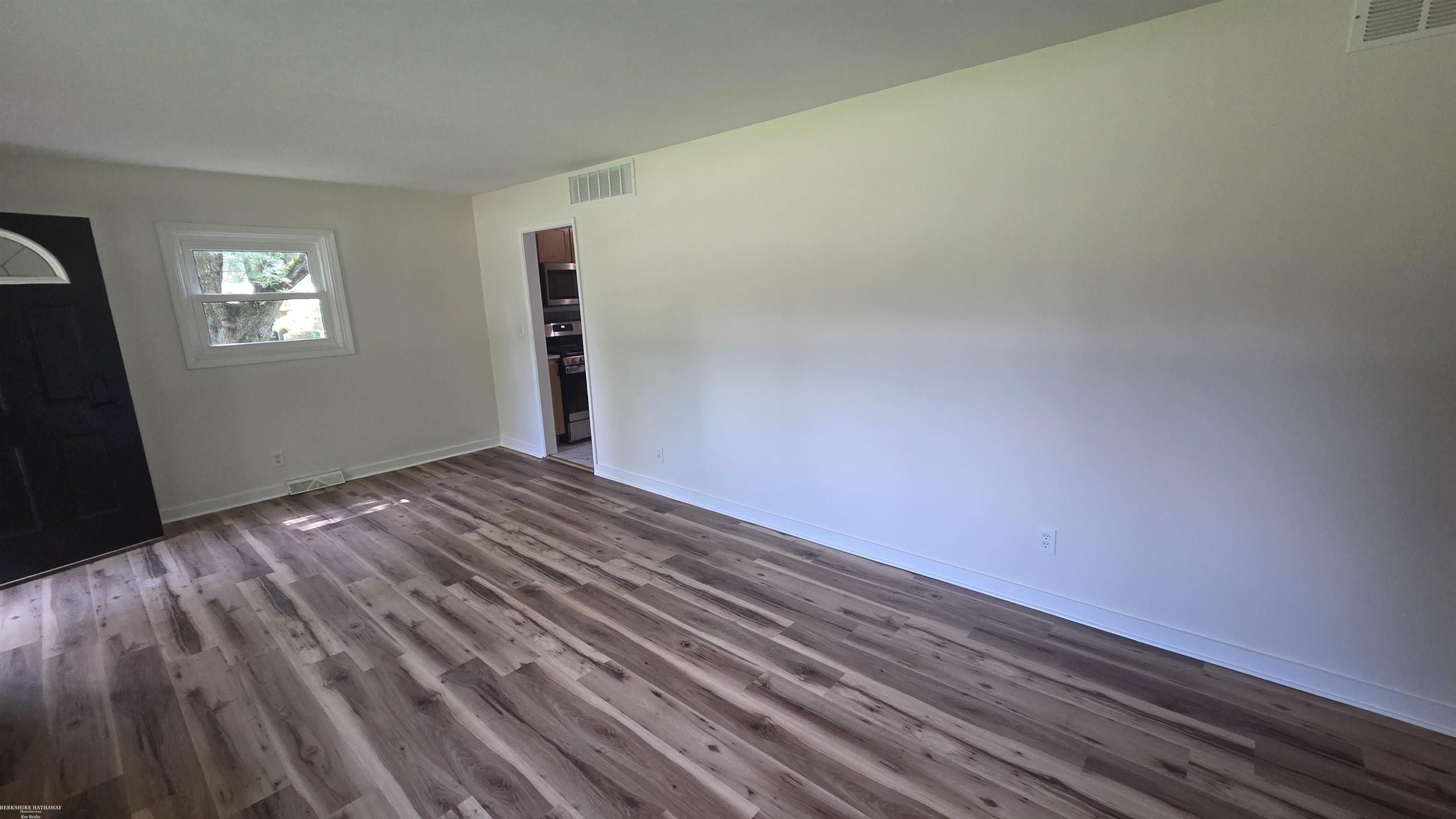 15860 Oak Lane, Lansing, MI 48906 — Photo 33