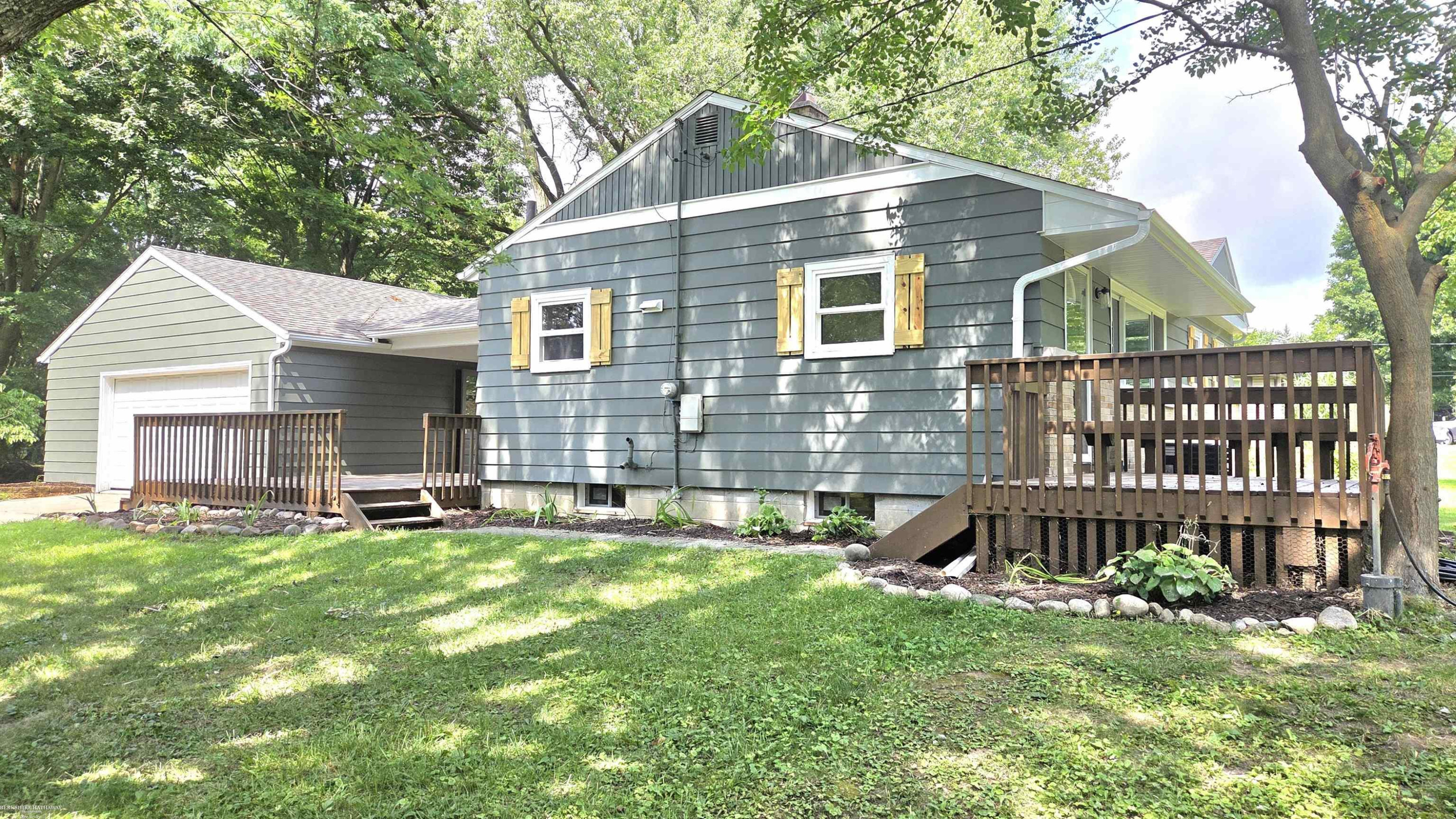 15860 Oak Lane, Lansing, MI 48906 — Photo 3