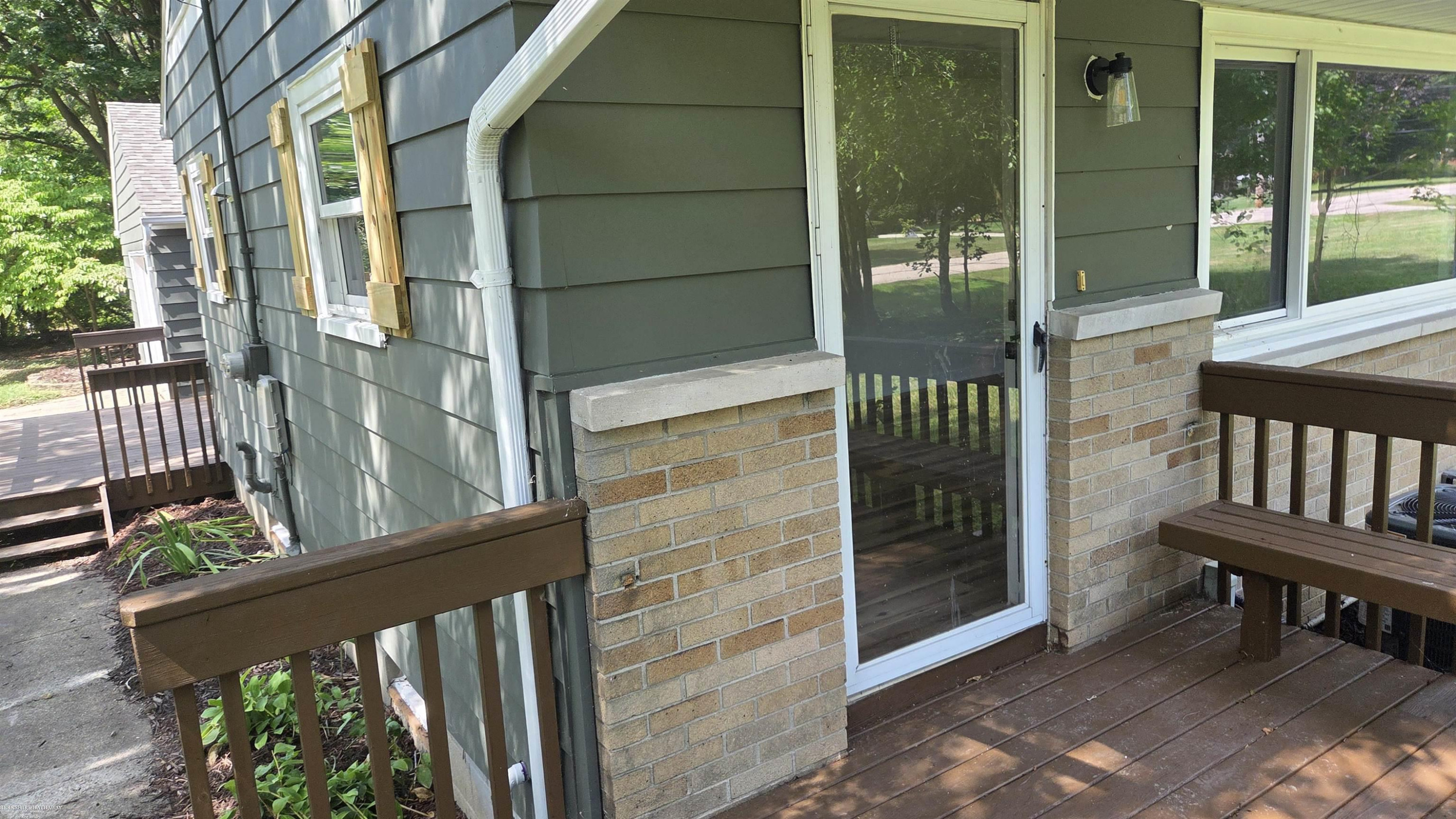15860 Oak Lane, Lansing, MI 48906 — Photo 6