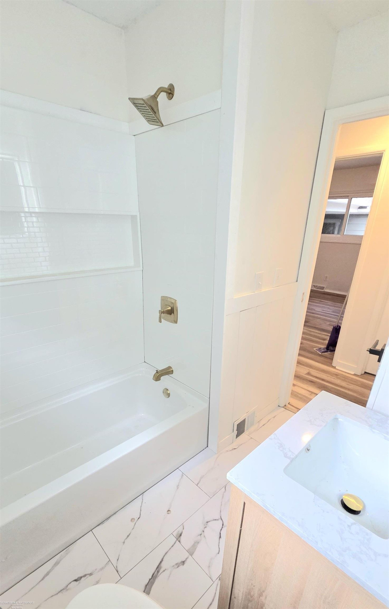 15860 Oak Lane, Lansing, MI 48906 — Photo 18