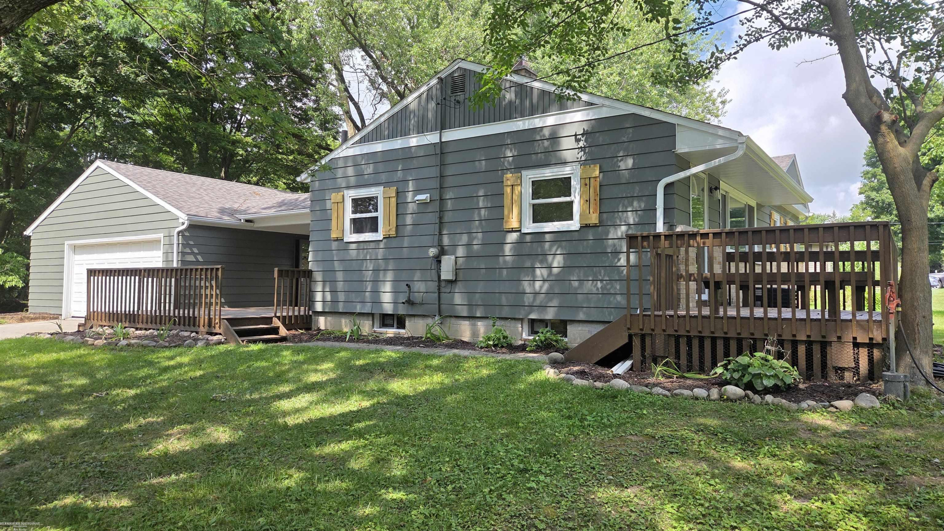 15860 Oak Lane, Lansing, MI 48906 — Photo 27