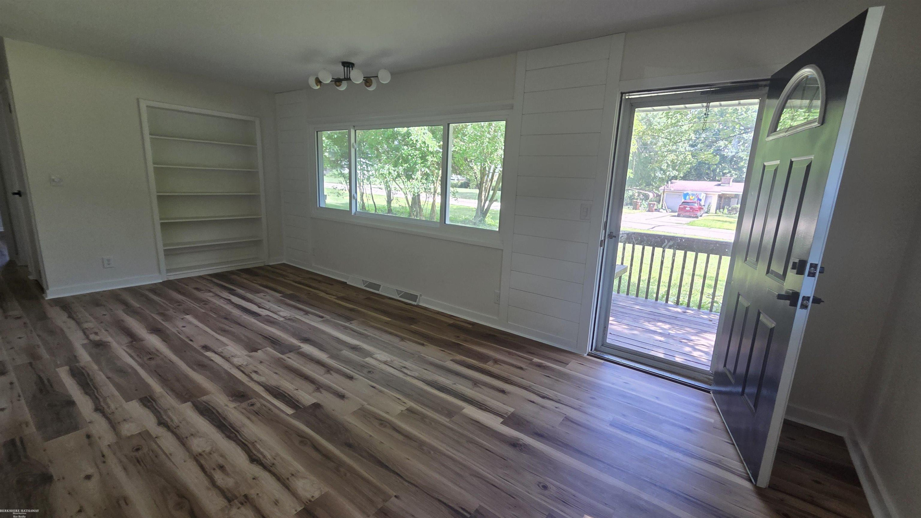 15860 Oak Lane, Lansing, MI 48906 — Photo 29