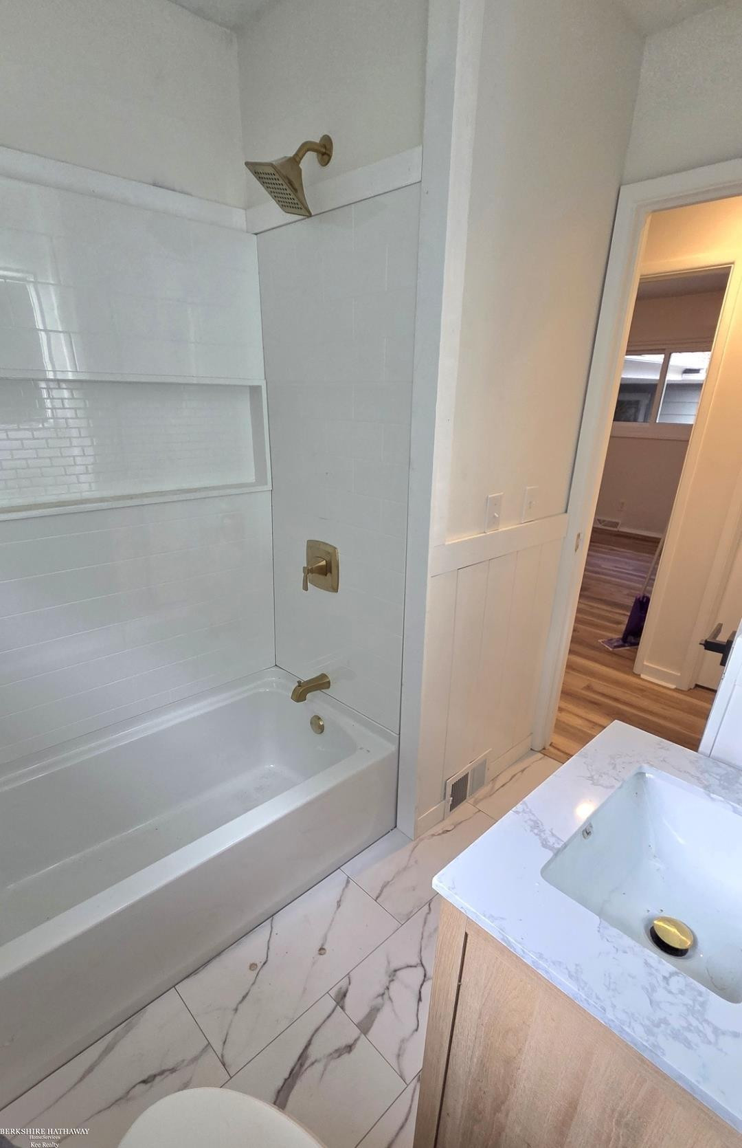 15860 Oak Lane, Lansing, MI 48906 — Photo 38
