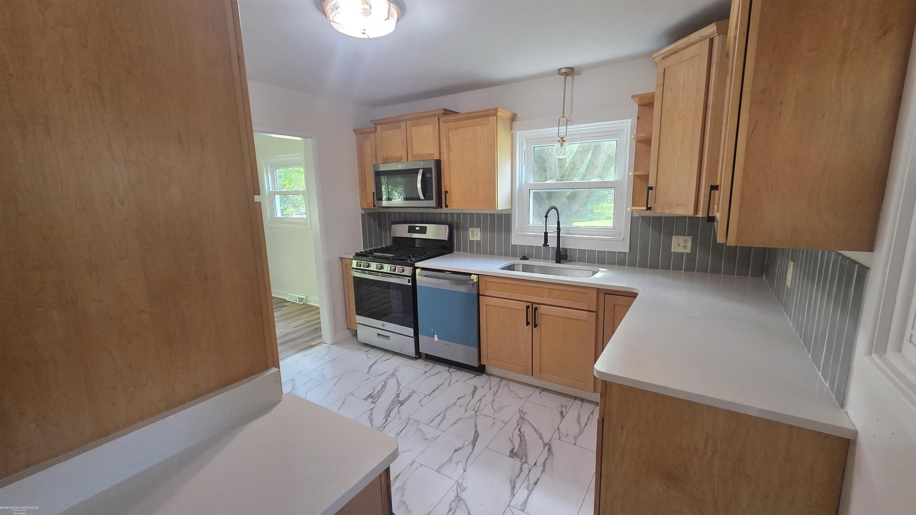 15860 Oak Lane, Lansing, MI 48906 — Photo 45