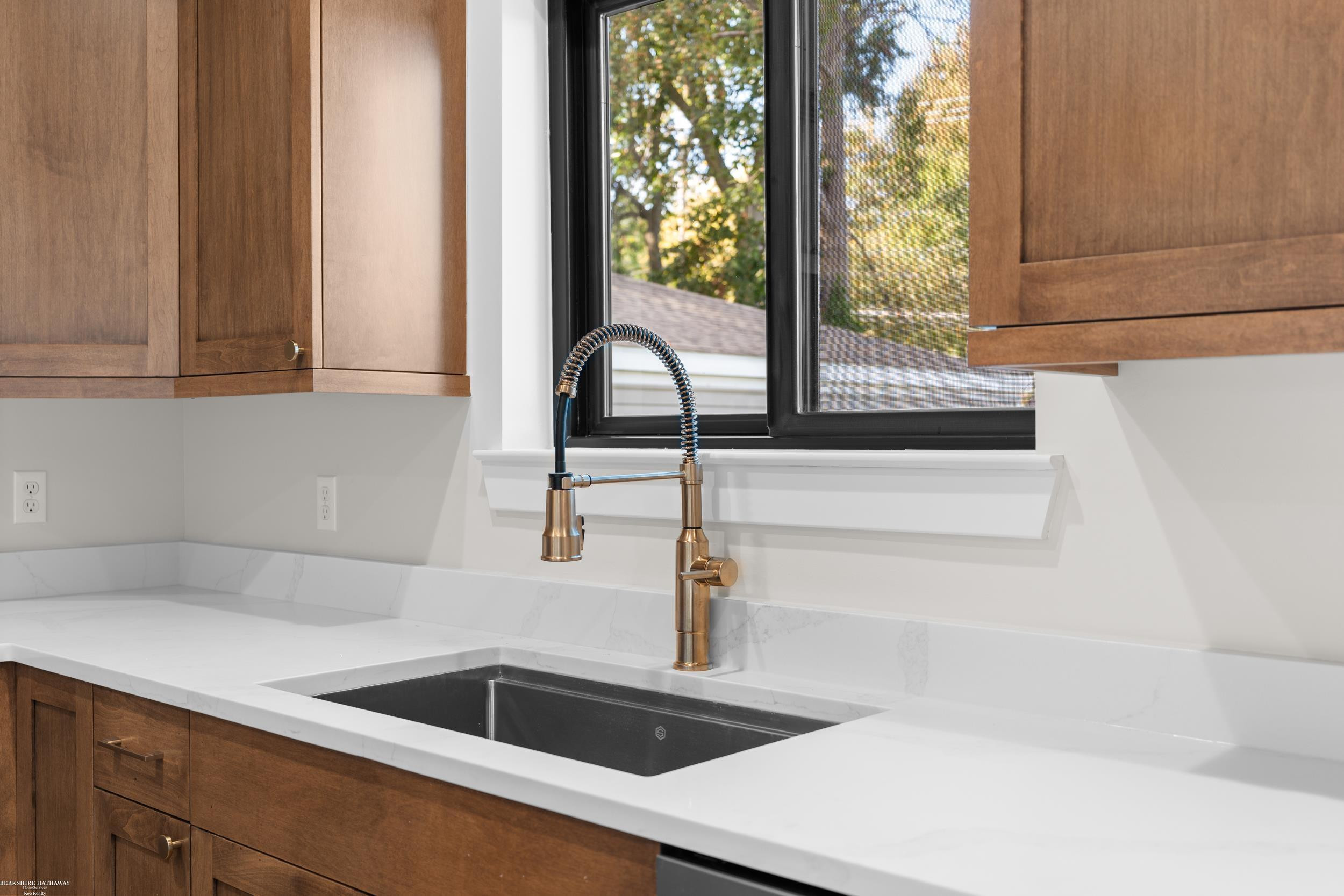 281 E Lafayette Street, MI 48065 — Photo 5