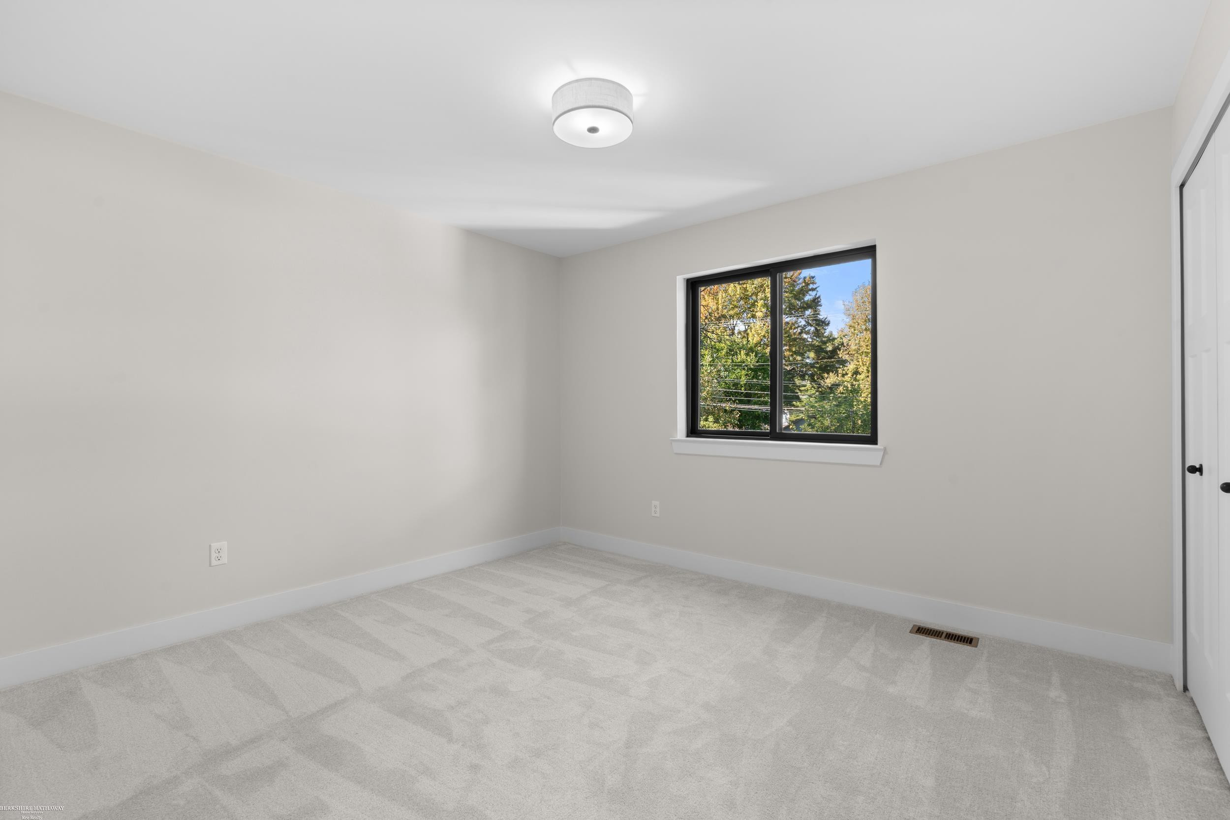 281 E Lafayette Street, MI 48065 — Photo 6