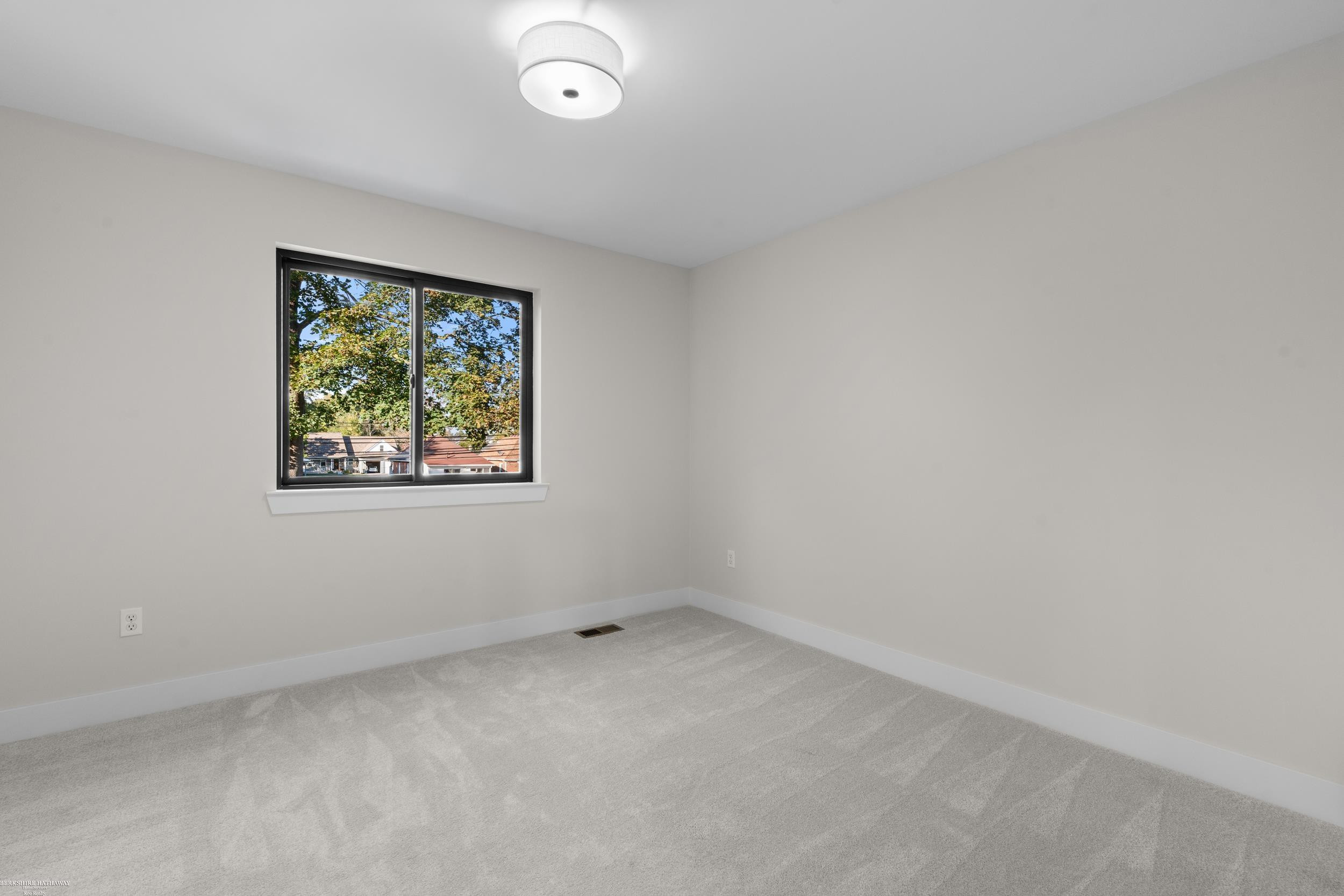 281 E Lafayette Street, MI 48065 — Photo 23