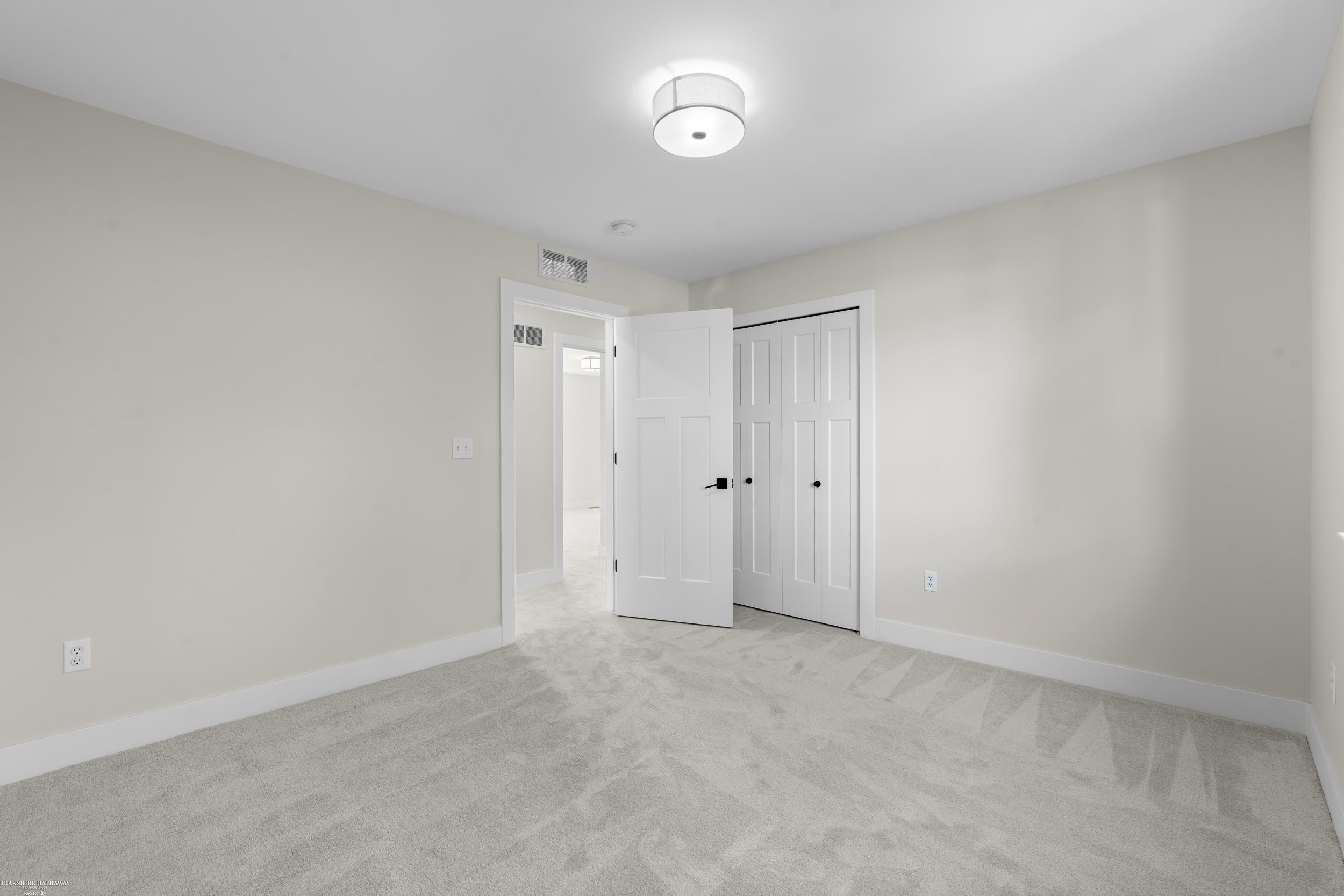 281 E Lafayette Street, MI 48065 — Photo 24