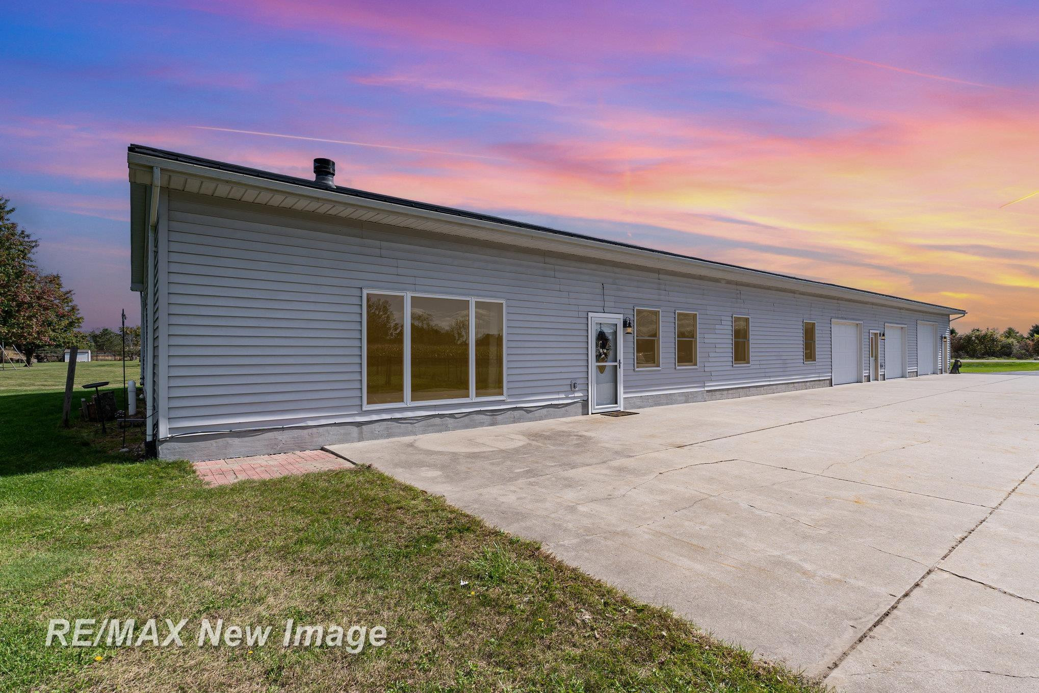 859 E Gordonville Road, Midland, MI 48640 — front exterior