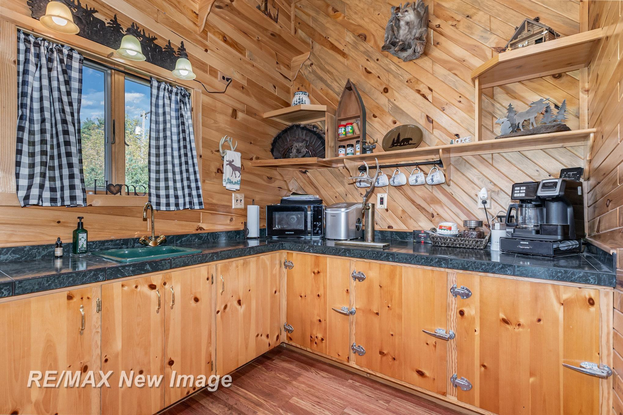 859 E Gordonville Road, Midland, MI 48640 — Photo 10