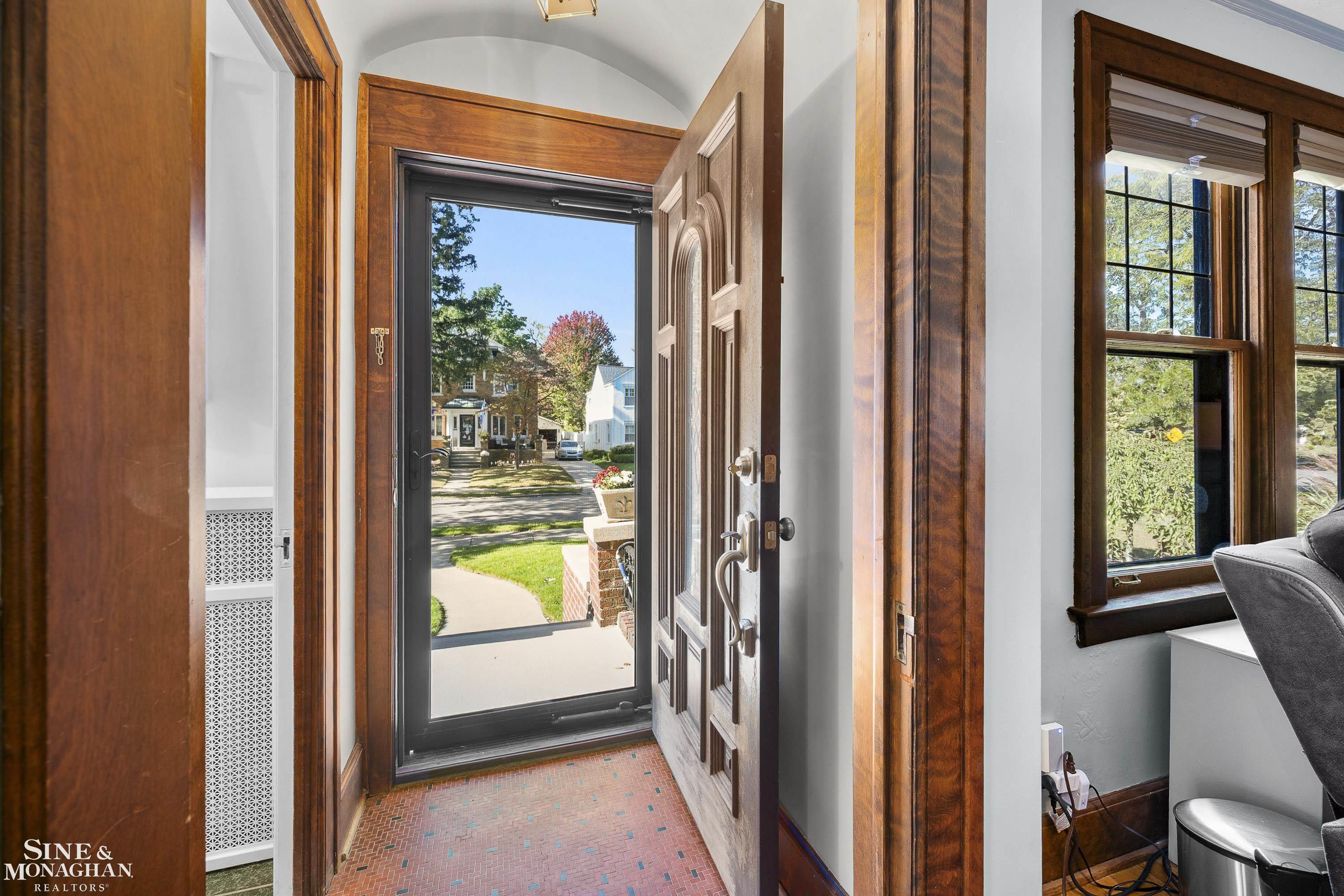 1386 Grayton Street, Grosse Pointe Park, MI 48230 — Photo 2
