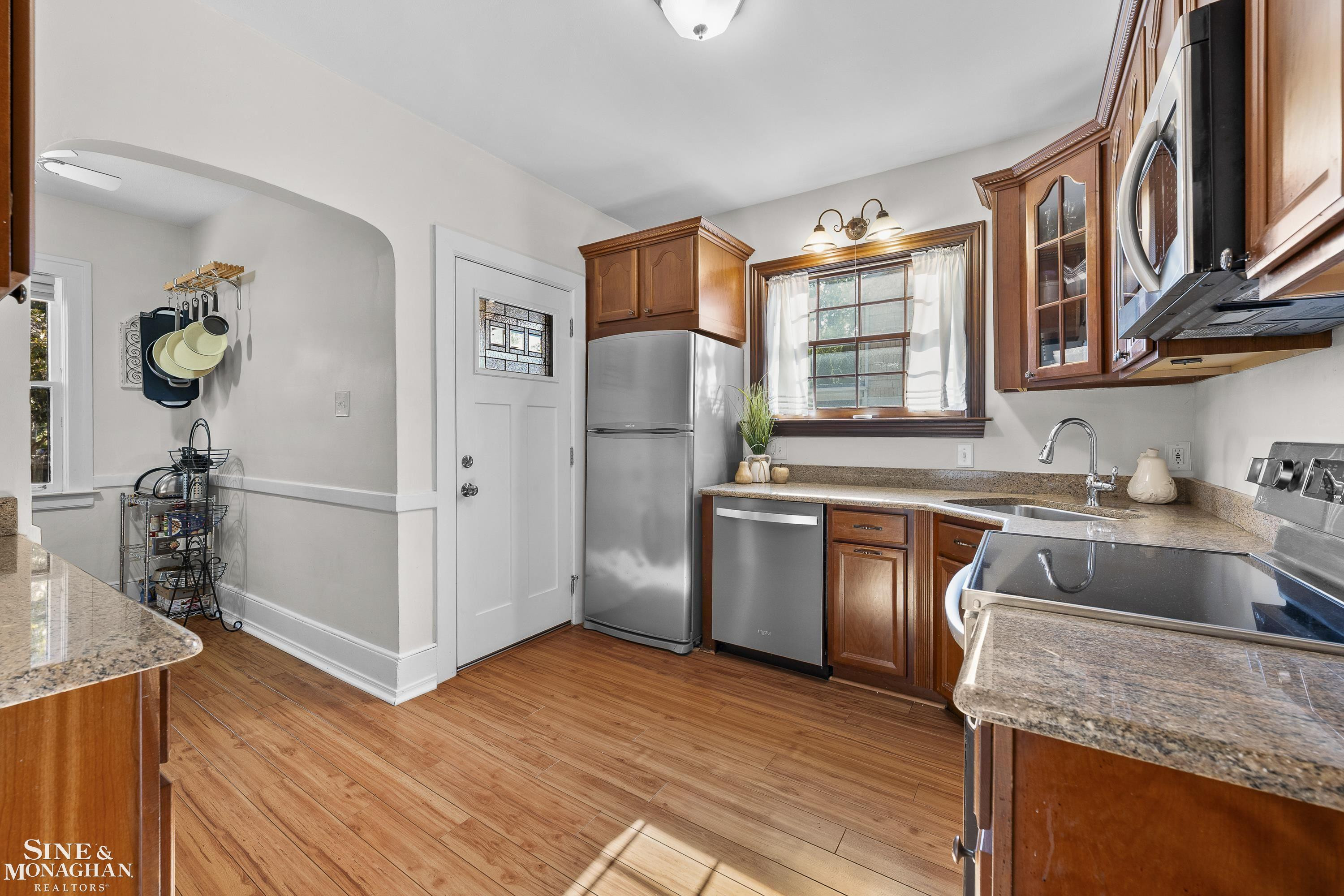 1386 Grayton Street, Grosse Pointe Park, MI 48230 — Photo 9