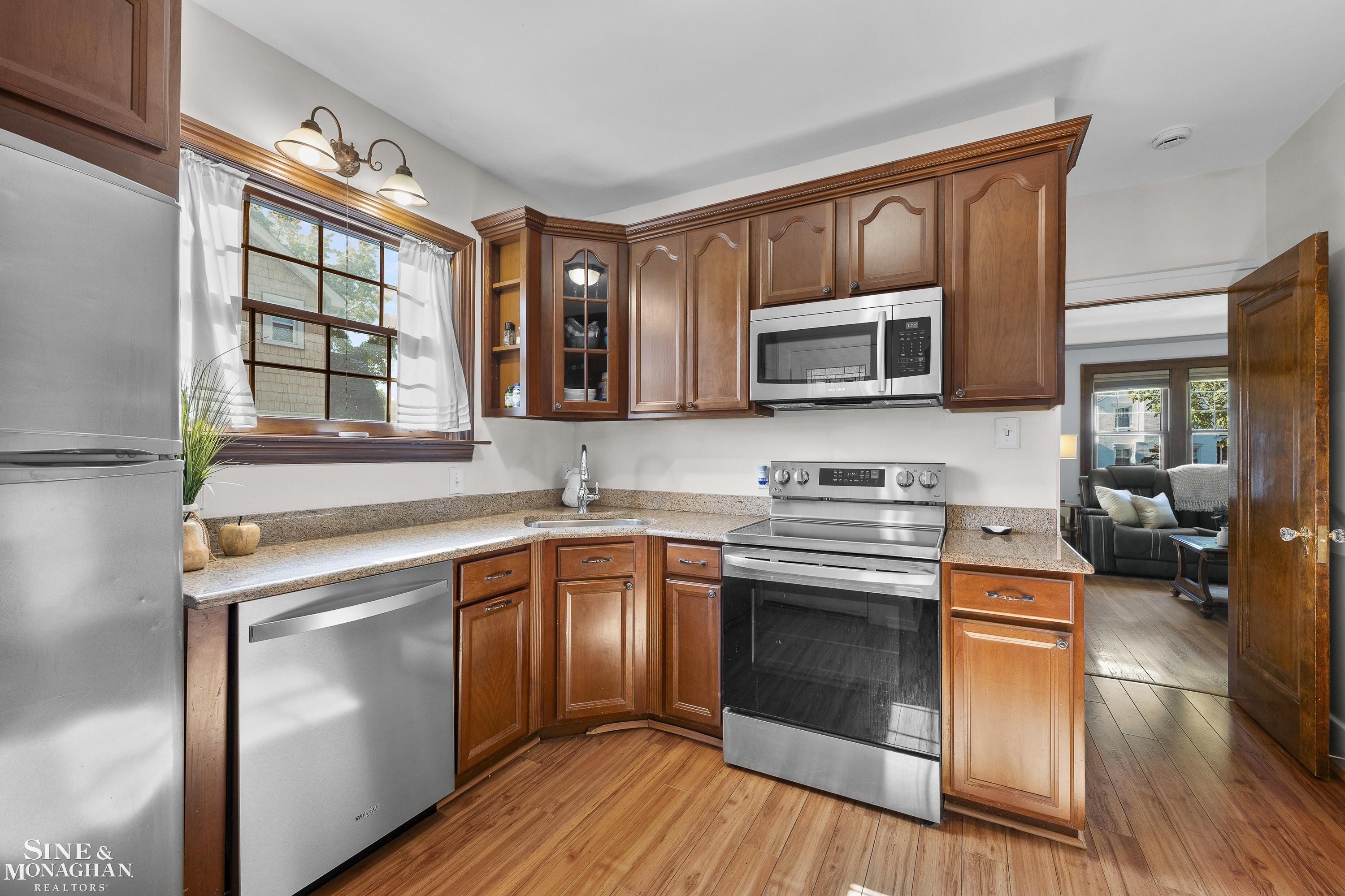 1386 Grayton Street, Grosse Pointe Park, MI 48230 — Photo 11