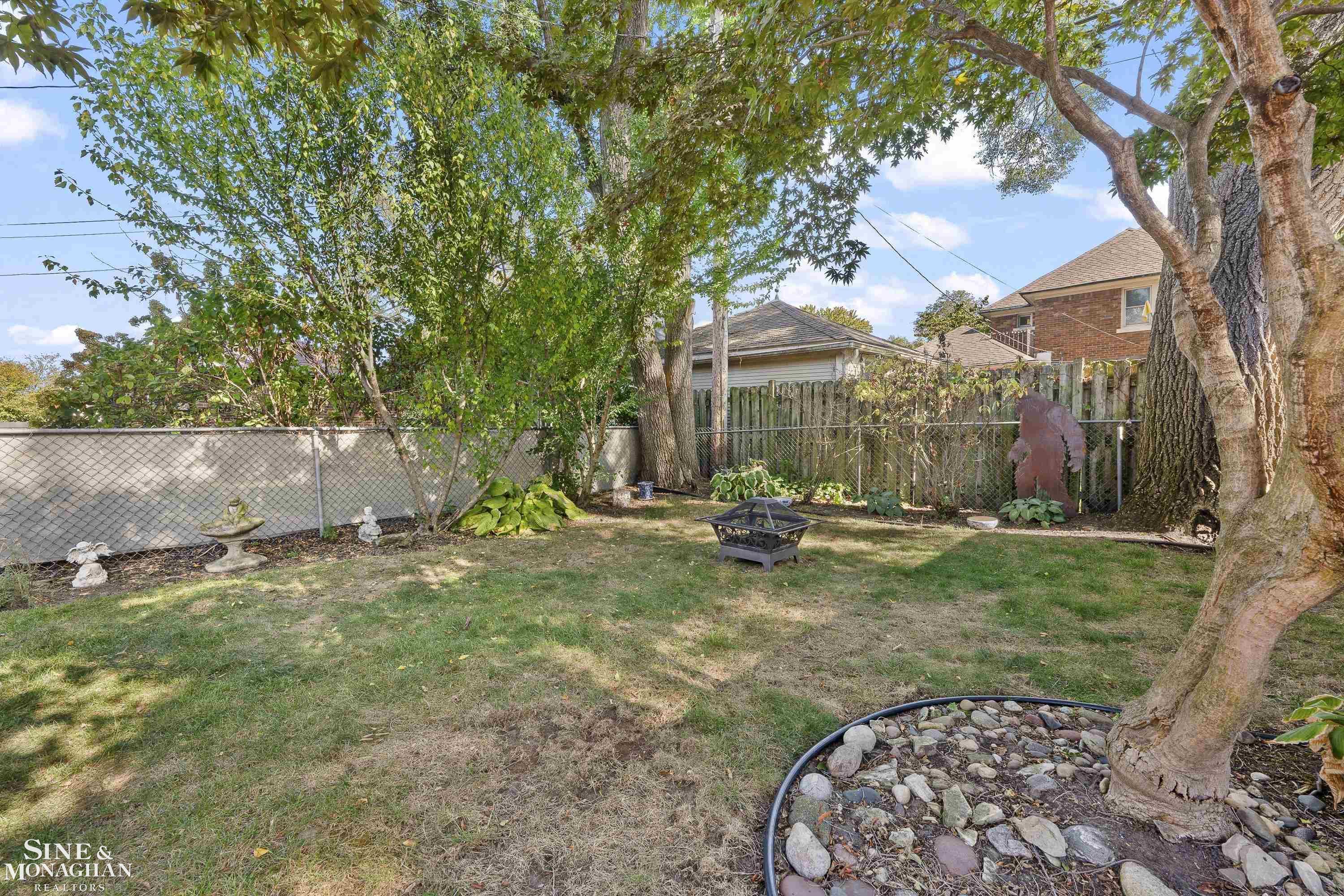 1386 Grayton Street, Grosse Pointe Park, MI 48230 — Photo 30