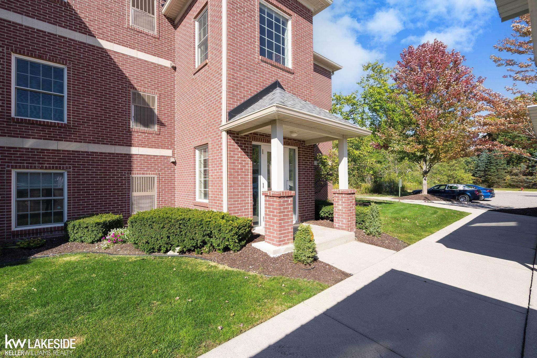 6600 Trillium Village Lane, Clarkston, MI — Photo 2