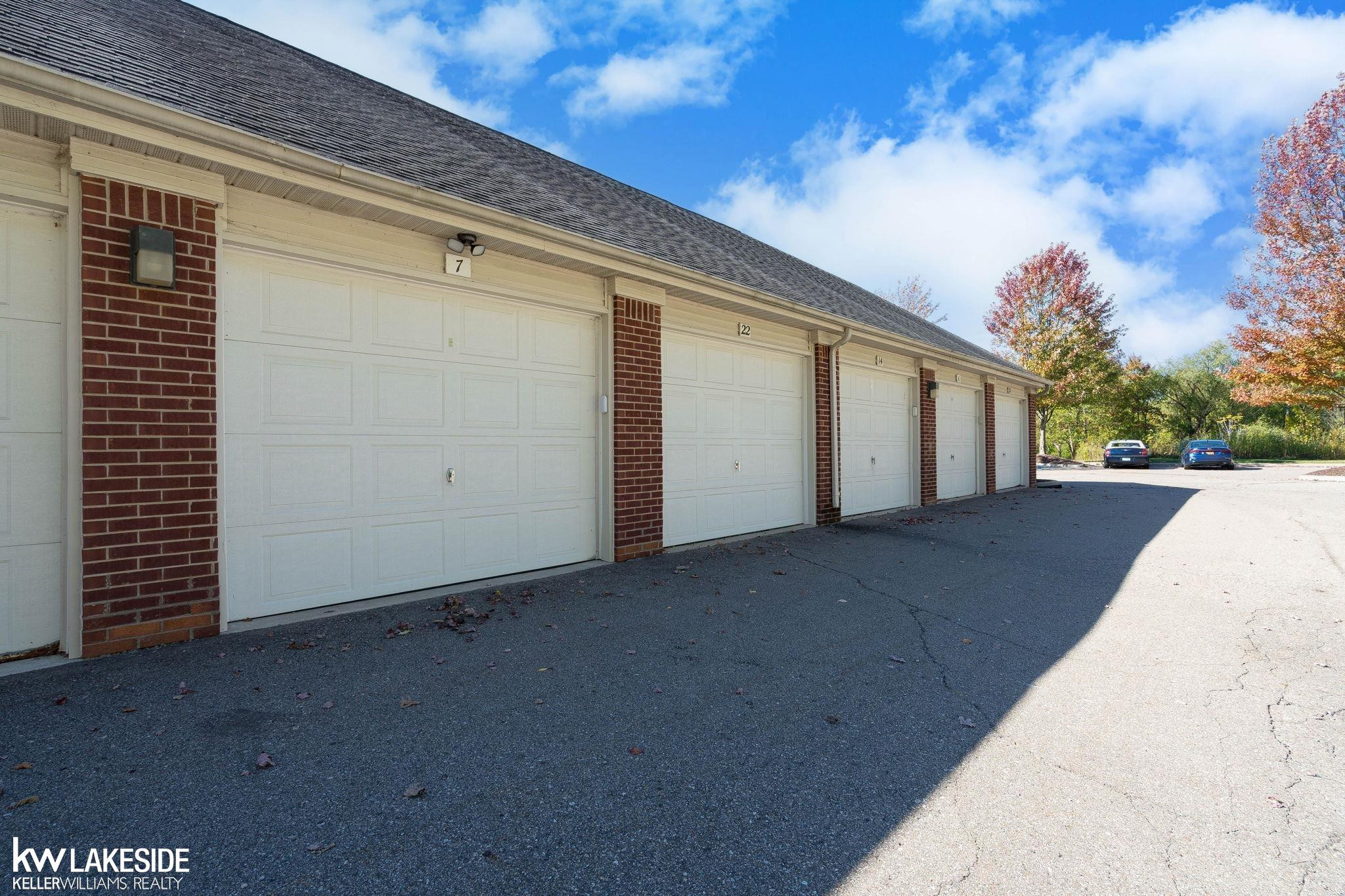 6600 Trillium Village Lane, Clarkston, MI — Photo 3