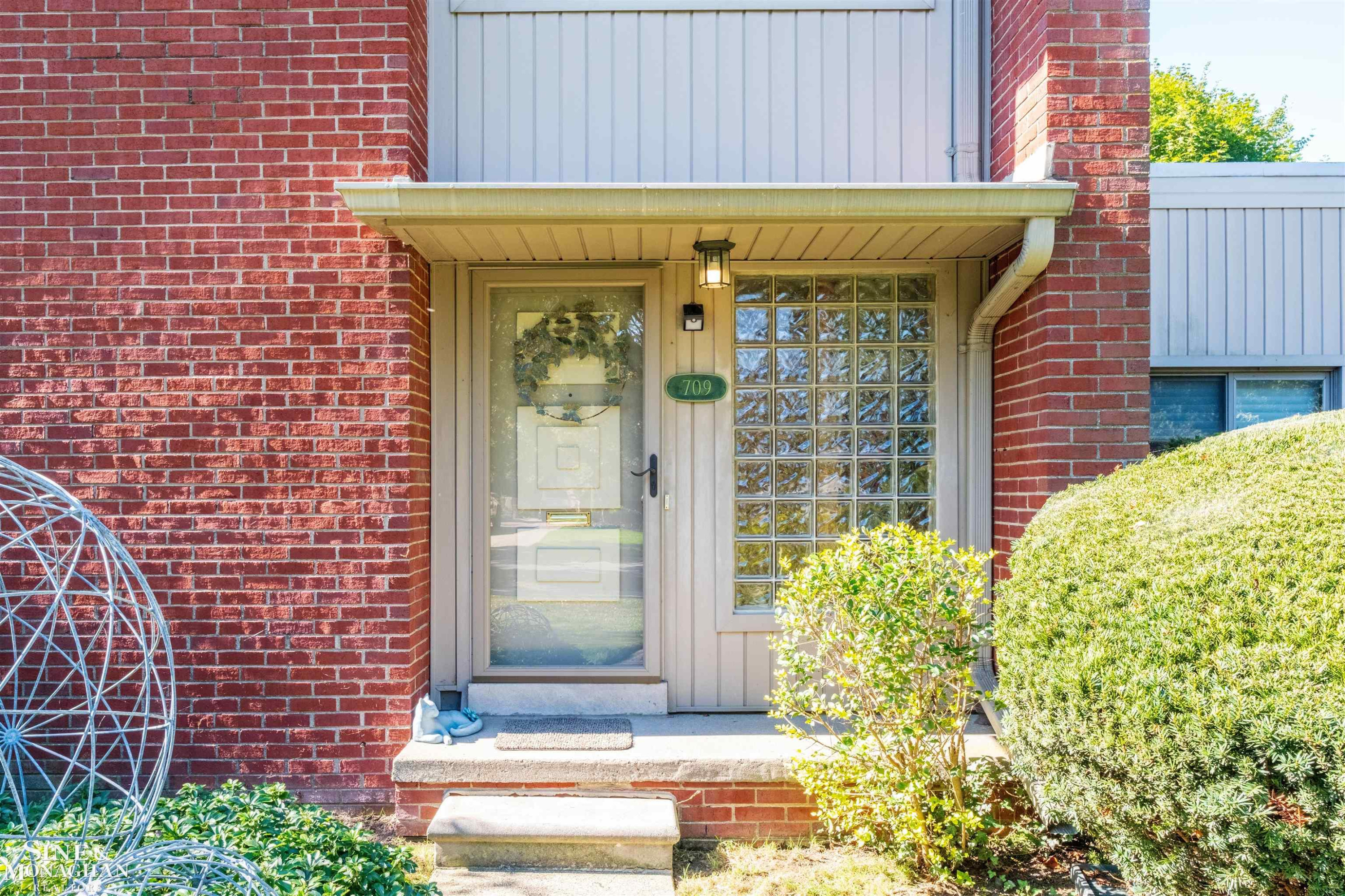 709 Lakepointe Street, Grosse Pointe Park, MI 48230 — Photo 2
