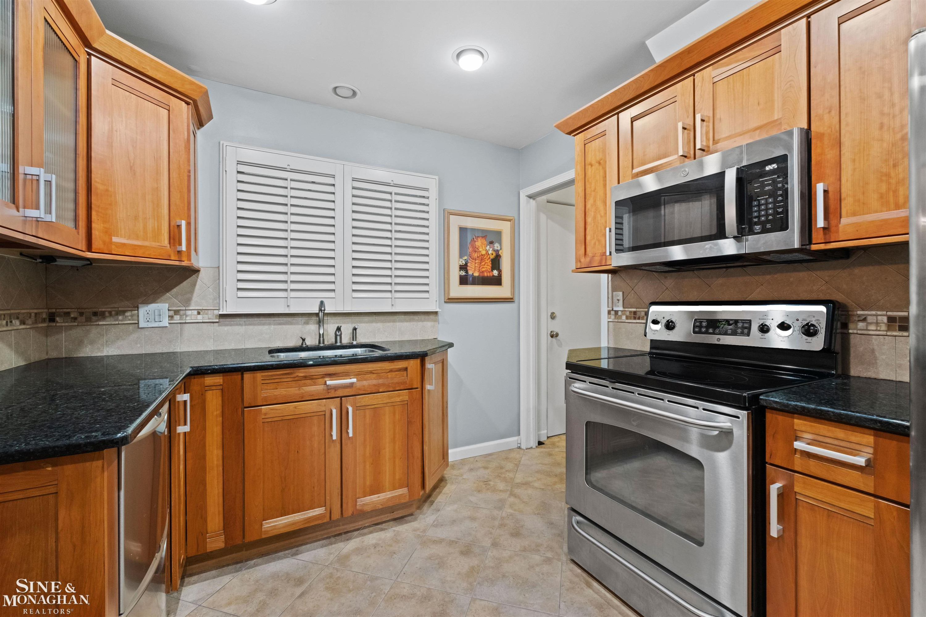 709 Lakepointe Street, Grosse Pointe Park, MI 48230 — Photo 18