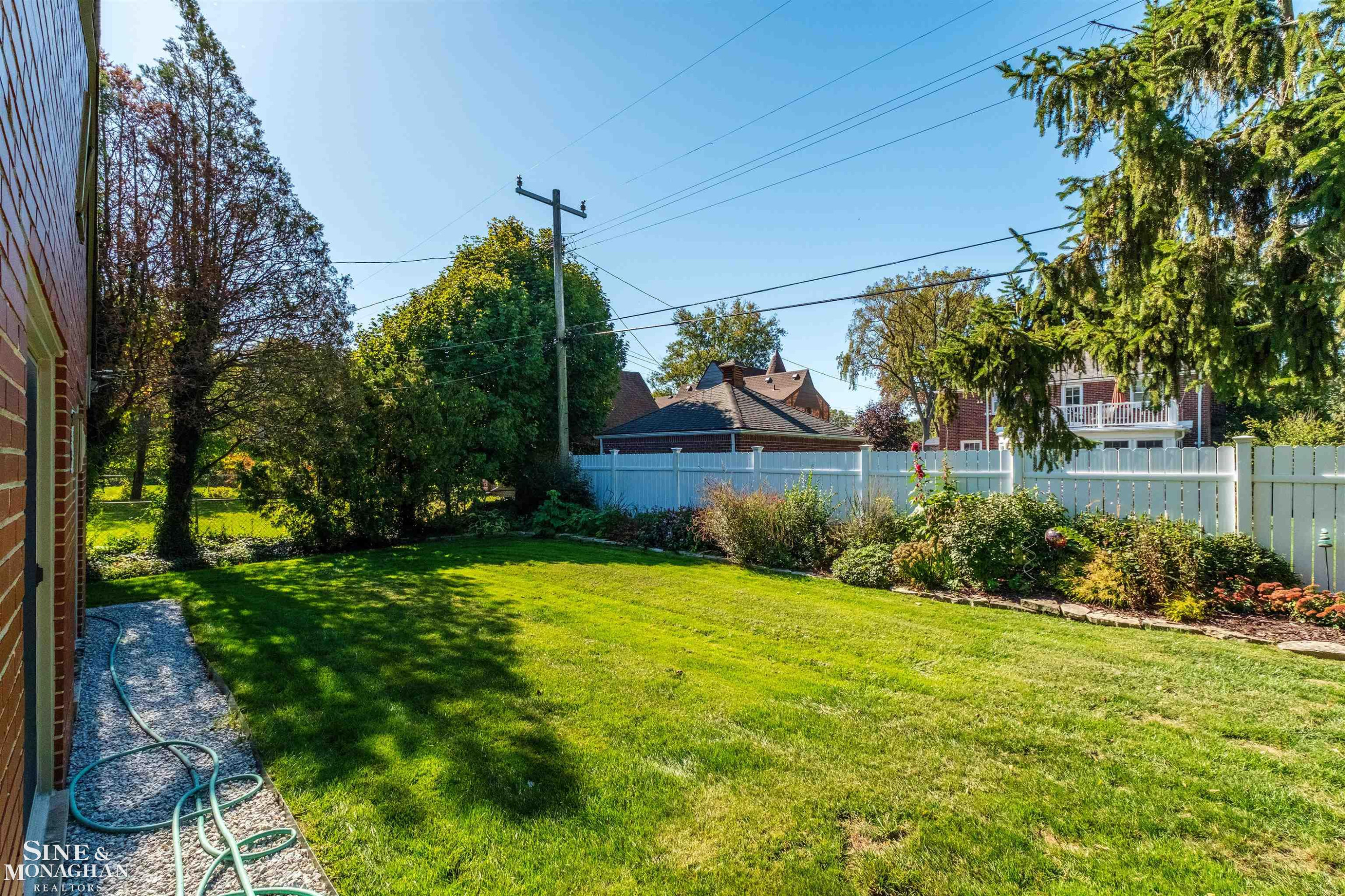 709 Lakepointe Street, Grosse Pointe Park, MI 48230 — Photo 46