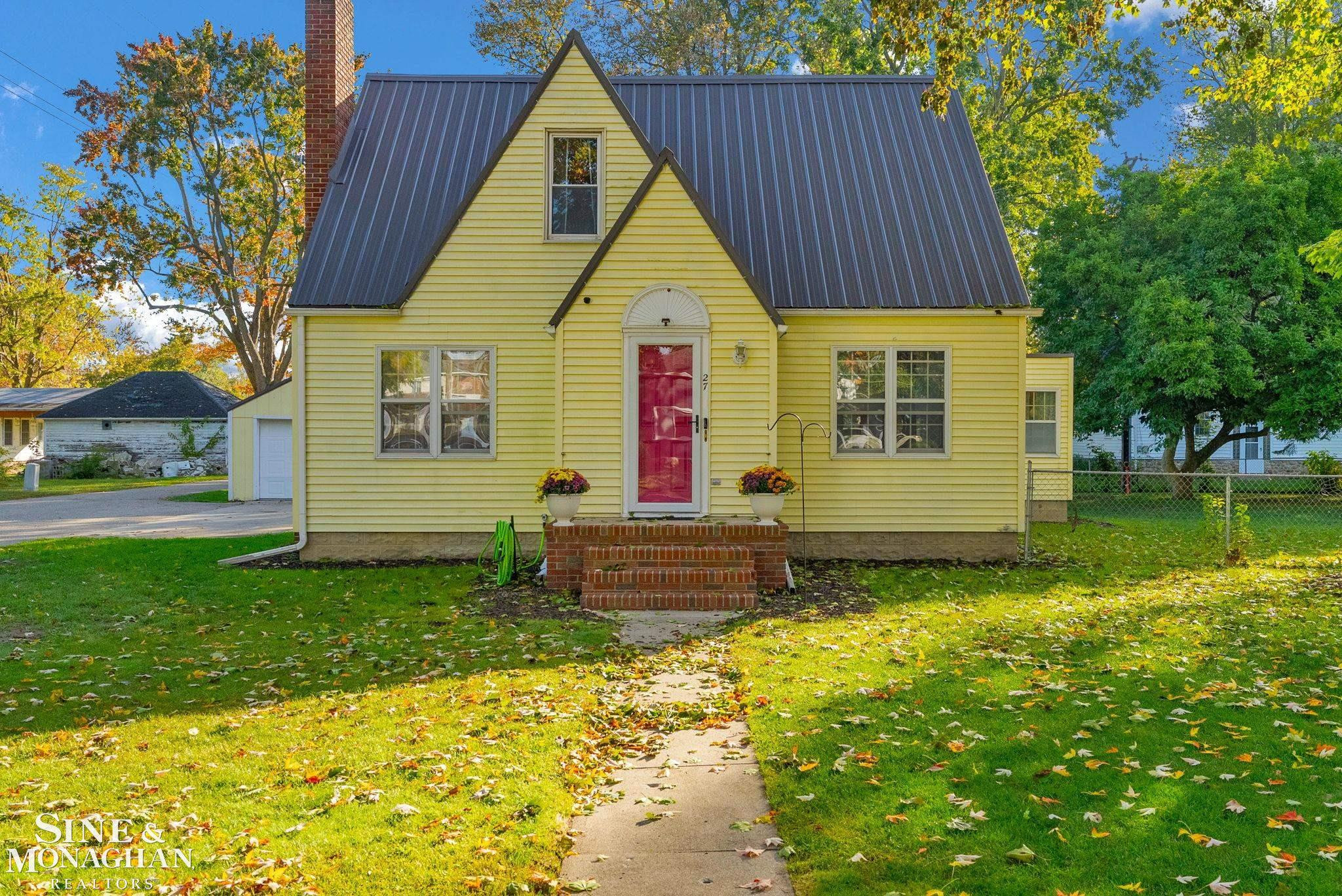 27 S Custer Street, Sandusky, MI 48471 — front exterior