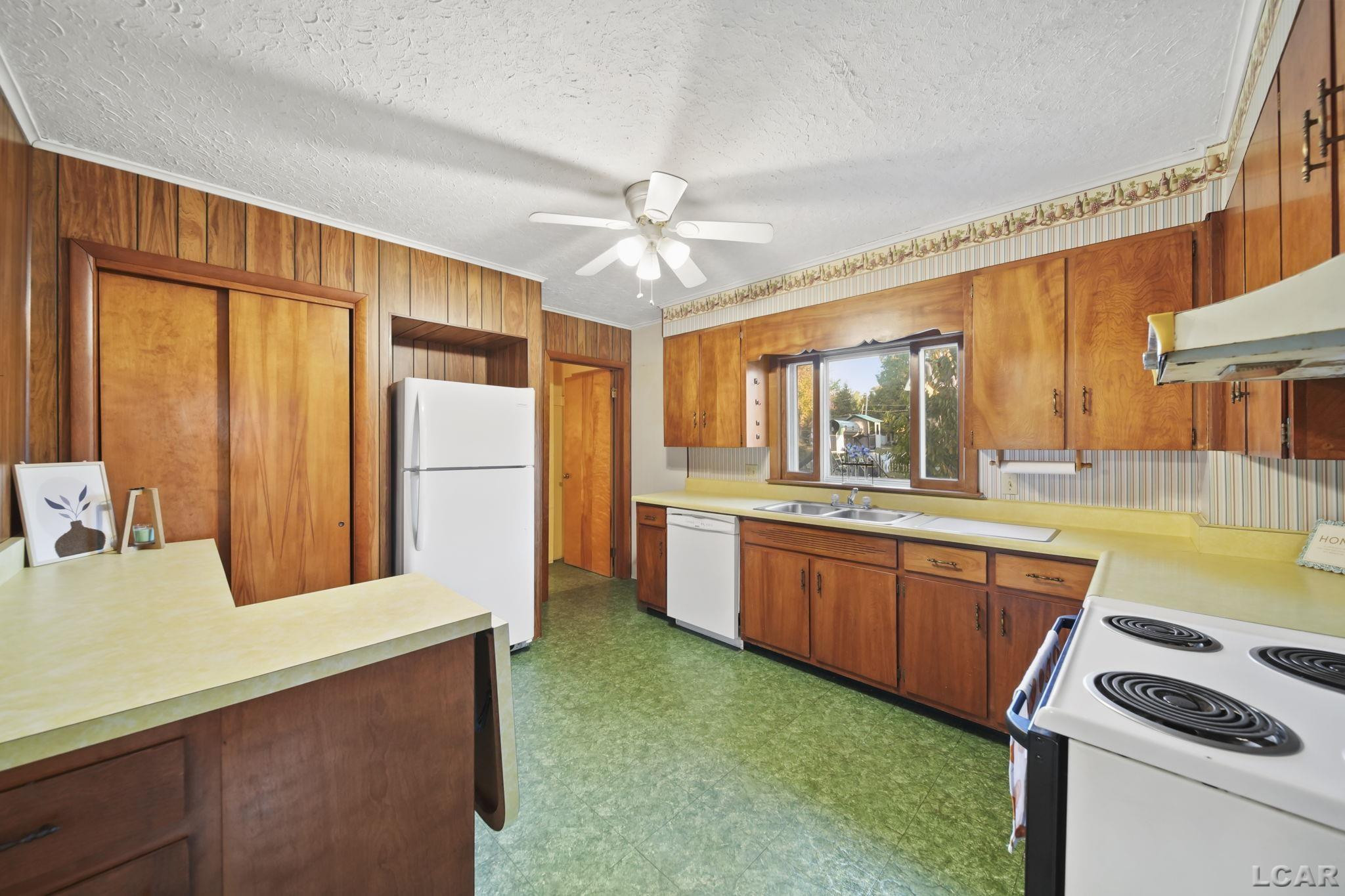 617 Oak Street, Hudson, MI 49247 — Photo 13