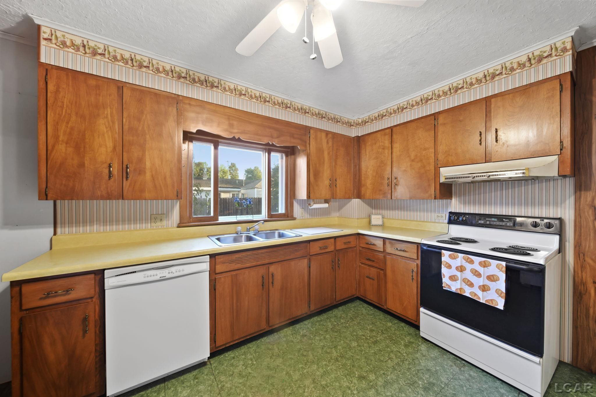 617 Oak Street, Hudson, MI 49247 — Photo 14