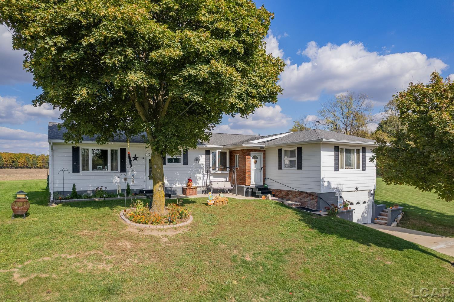 11250 N Custer Road, Dundee, MI 48131 — front exterior