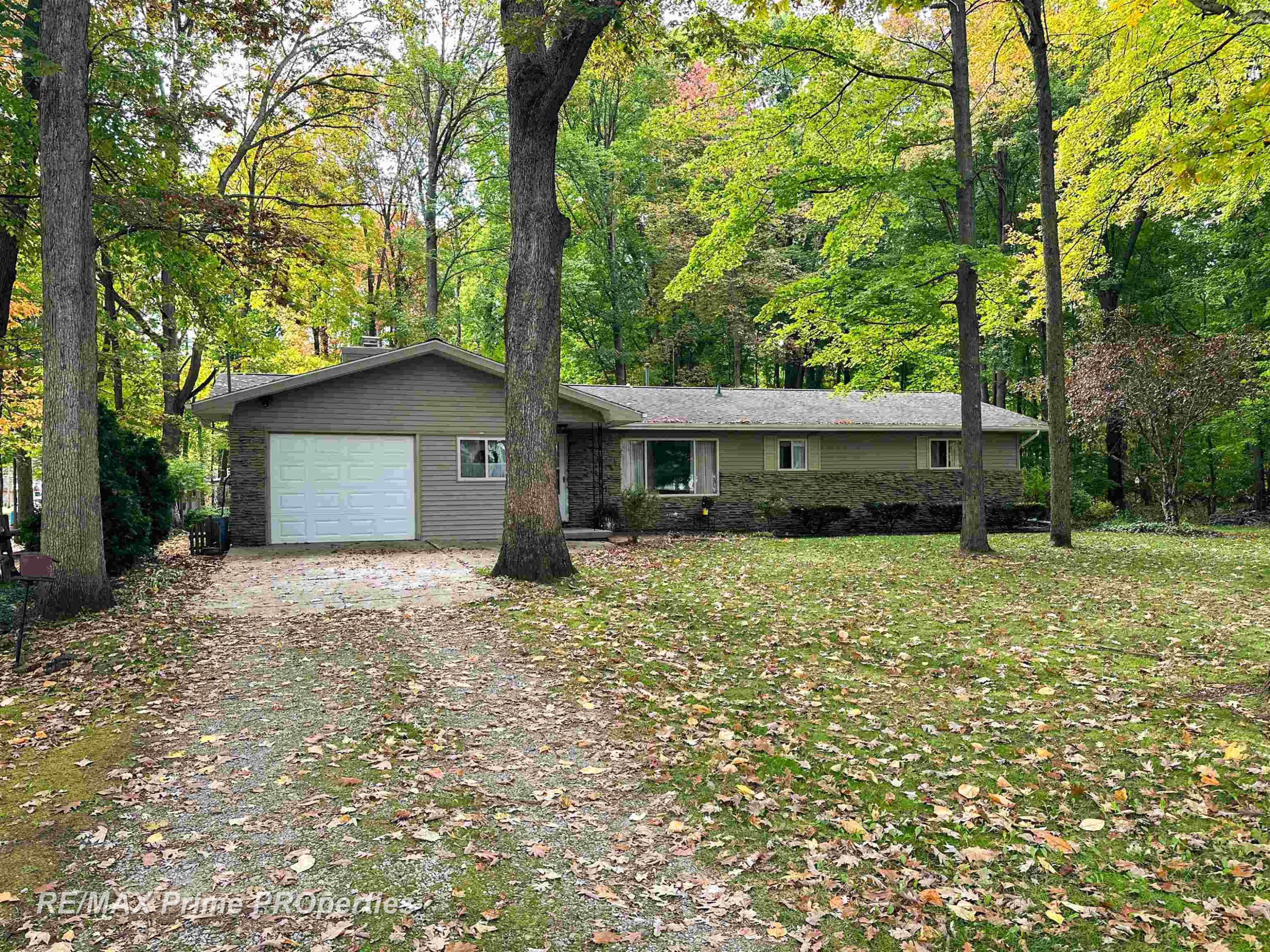 1944 E Moore Road, Saginaw, MI 48601 — front exterior