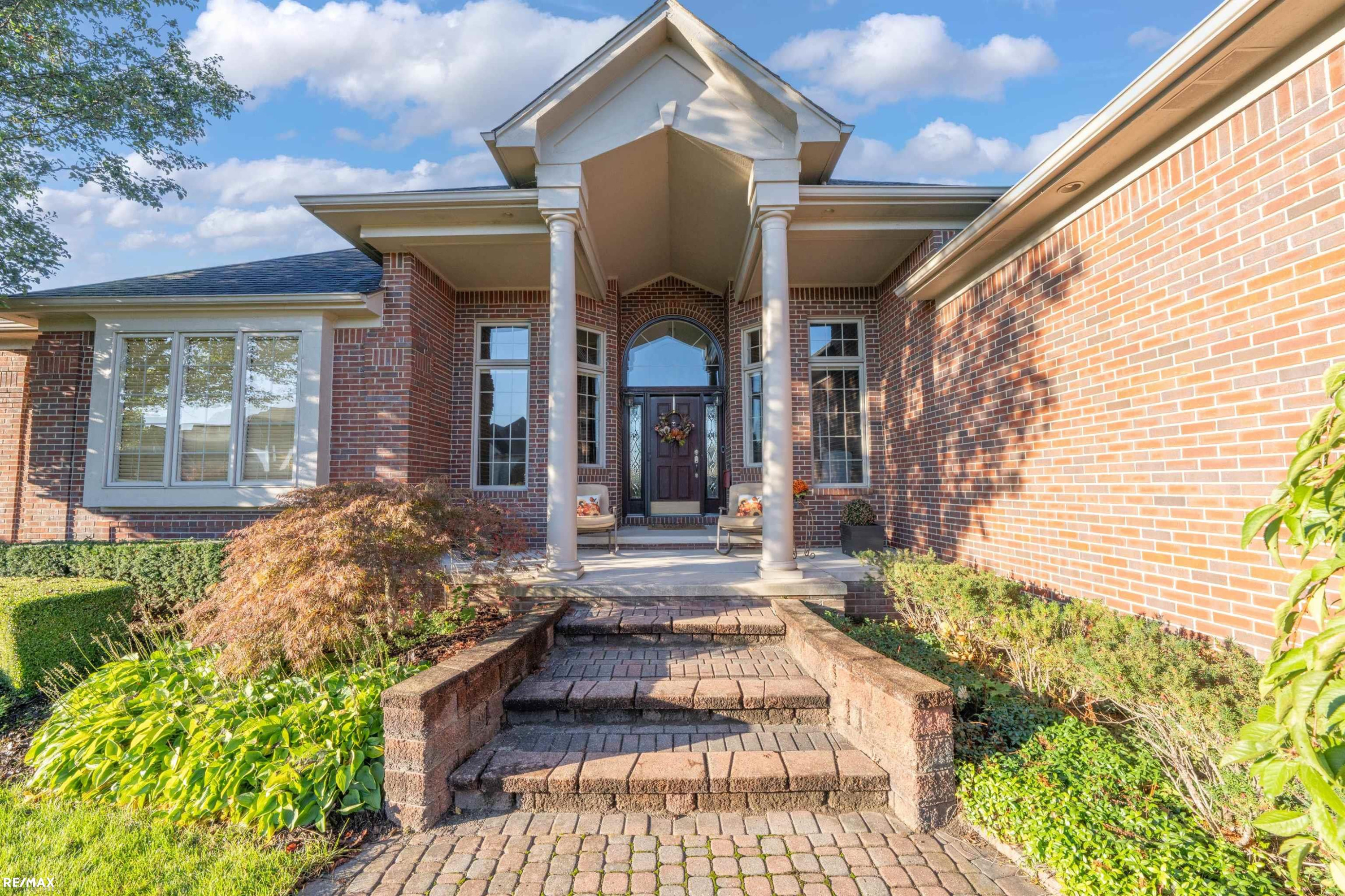 49677 Lakebridge Drive, Shelby, MI 48315 — Photo 2
