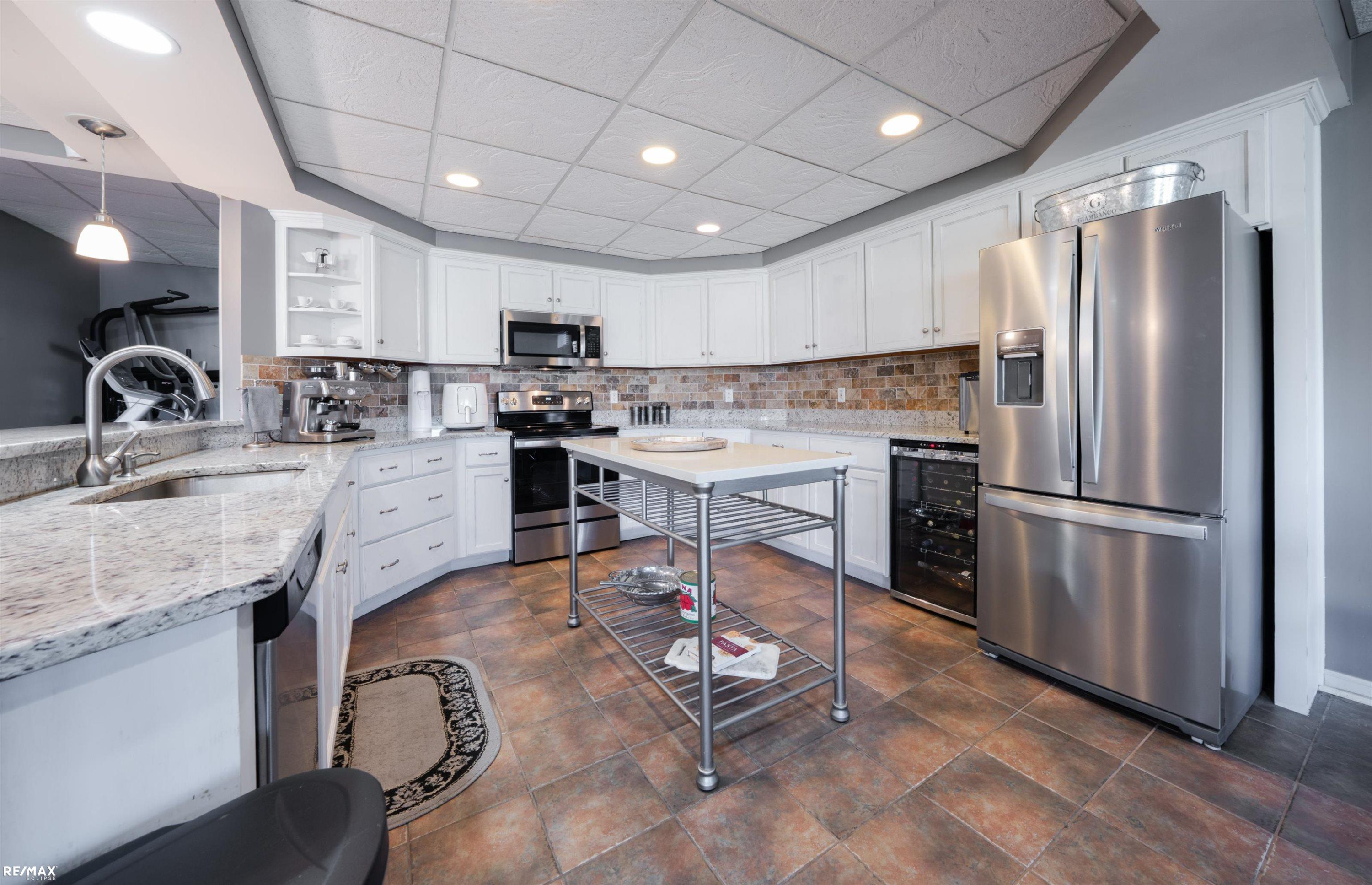 49677 Lakebridge Drive, Shelby, MI 48315 — Photo 21