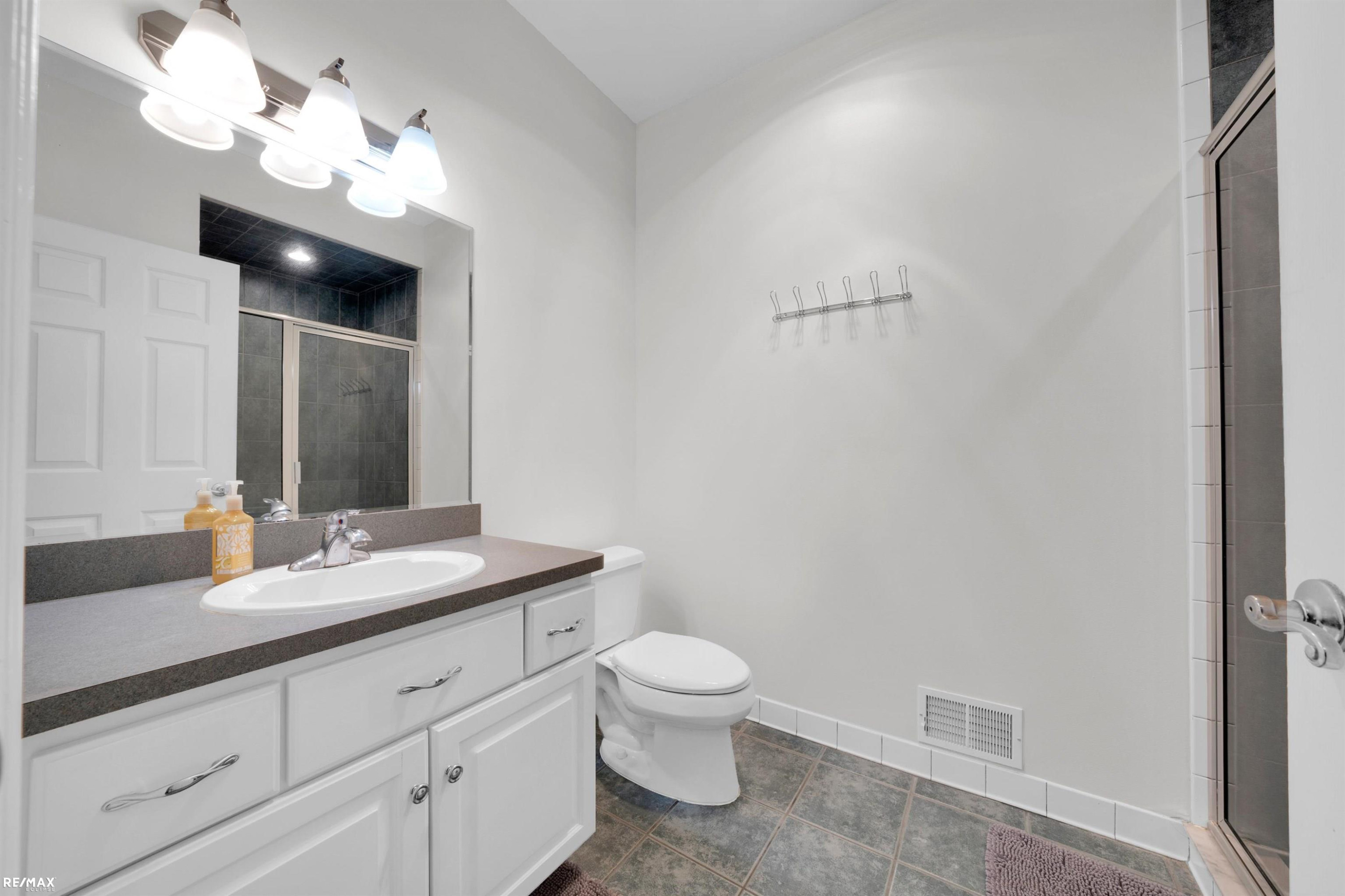 49677 Lakebridge Drive, Shelby, MI 48315 — Photo 43